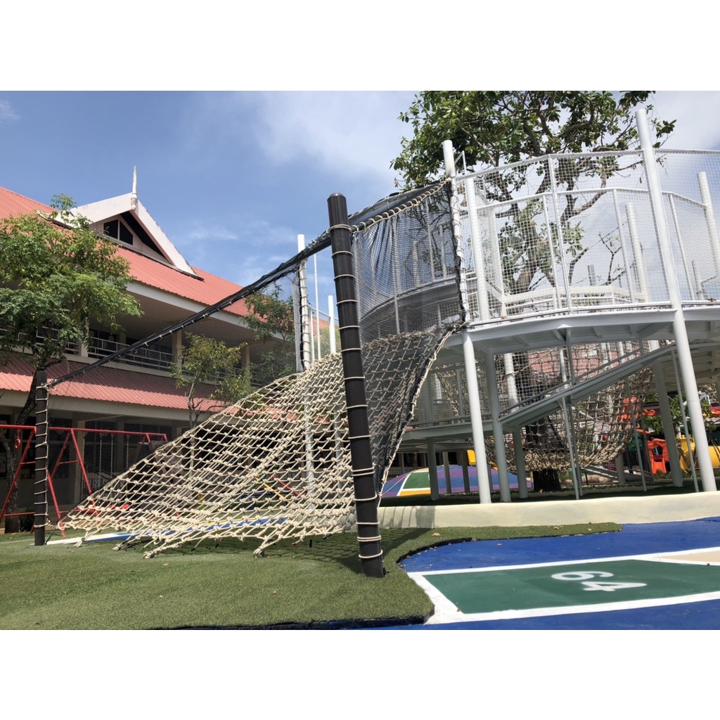 ตาข่ายปีนป่าย ตาข่ายปีนป่ายเชือกใยยักษ์ เชือก 14 มิล ช่องตา 20x20 CM. ตาข่ายฐานลูกเสือ เหมาะกับอายุ 2-10 ปี