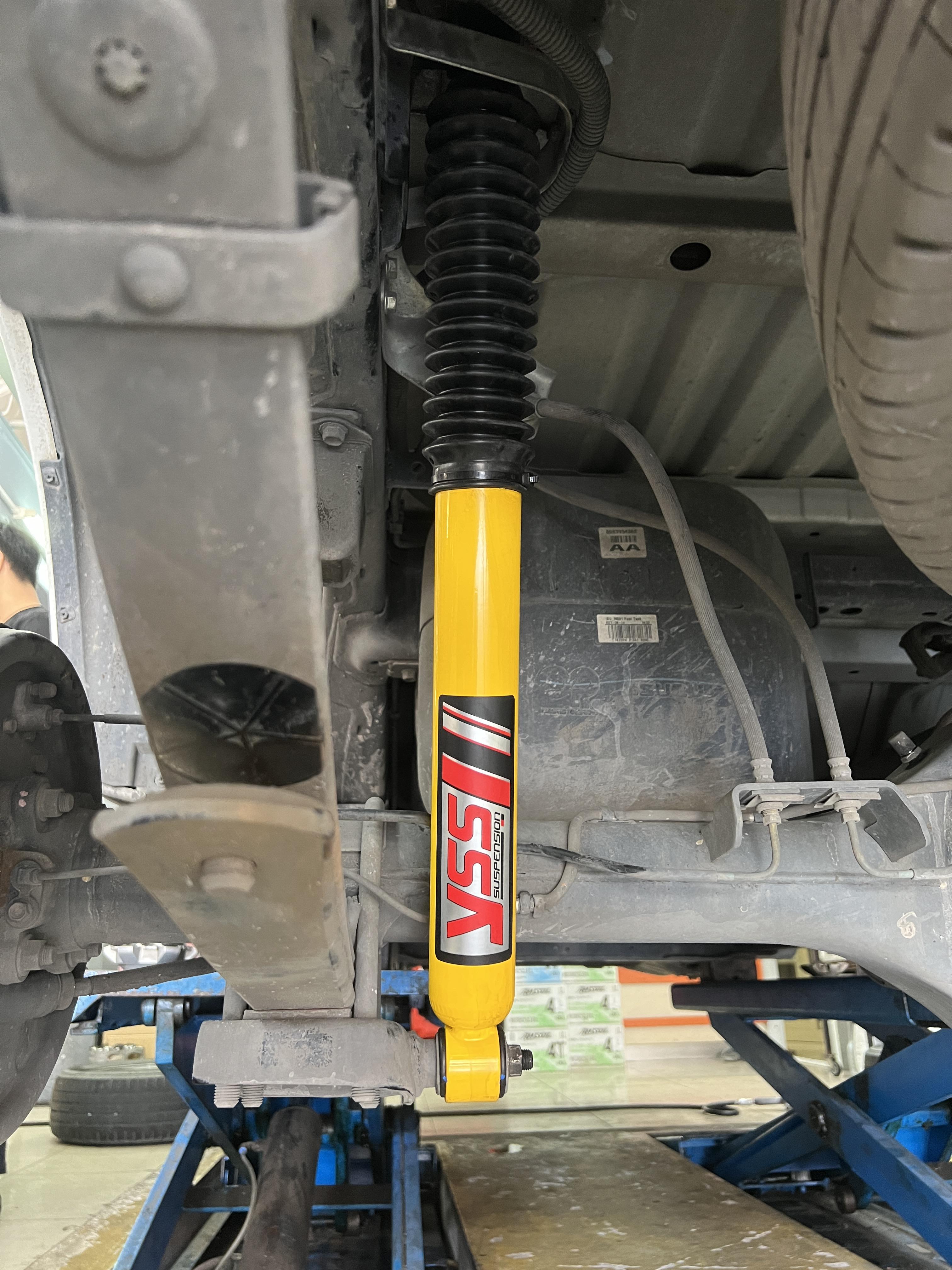 ISUZU DMAX ตัวเตี้ย เข้ารับบริการอัพเกรดช่วงล่าง ใช้ของดี [+] YSS DTG กระบอกเหลืองวาล์วแปรผัน *เพื่อความรวดเร็วนัดหมายก่อนเข้ารับบริการครับ 𝙊𝙪𝙧 𝙎𝙚𝙧𝙫𝙞𝙘𝙚 บริการทางร้านเรารับทำอะไรบ้าง 👉มียางรถยนต์ทุกยี่ห้อให้เลือกซื้อ 👉โช้คอัพ สปริง 👉เช็คช่วงล่าง แก้ปัญหาให้ตรงจุด 👉ติดตั้งยางแบบไร้รอย 100% 👉บริการสลับยาง ตามอายุ 👉บริการล้างลิ้นปีกผีเสื้อ 👉บริการเช็คระยะรถยนต์ 👉เปลี่ยนถ่ายของเหลวทั้งระบบ 👉ตั้งศูนย์ด้วยเครื่อง HUNTER นำเข้าจาก USA สอบถามข้อมูลเพิ่มเติม หรือนัดหมายเข้ารับบริการ ☎️ : 08-6569-1915 ☎️ : 08-6544-5963 Line id : @88rw Facebook : https://www.facebook.com/88rwtire Location : https://goo.gl/maps/HrNUAZXPN94KvxZ98? #รถยนต์มีปัญหาไม่รู้ต้องแก้ตรงไหน #YSS #YSSXSPORT ทางเรายินดี ตรวจหาปัญหาและหาวิธีแก้ บอกลูกค้าก่อนลงมือทำเสมอราคาเป็นธรรม