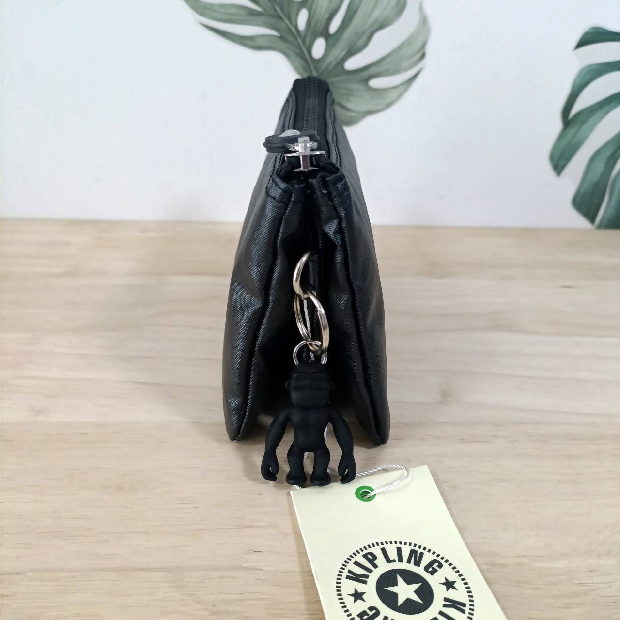 กระเป๋าคล้องมือ Kipling Creativity Large Pouch คิปลิ้ง