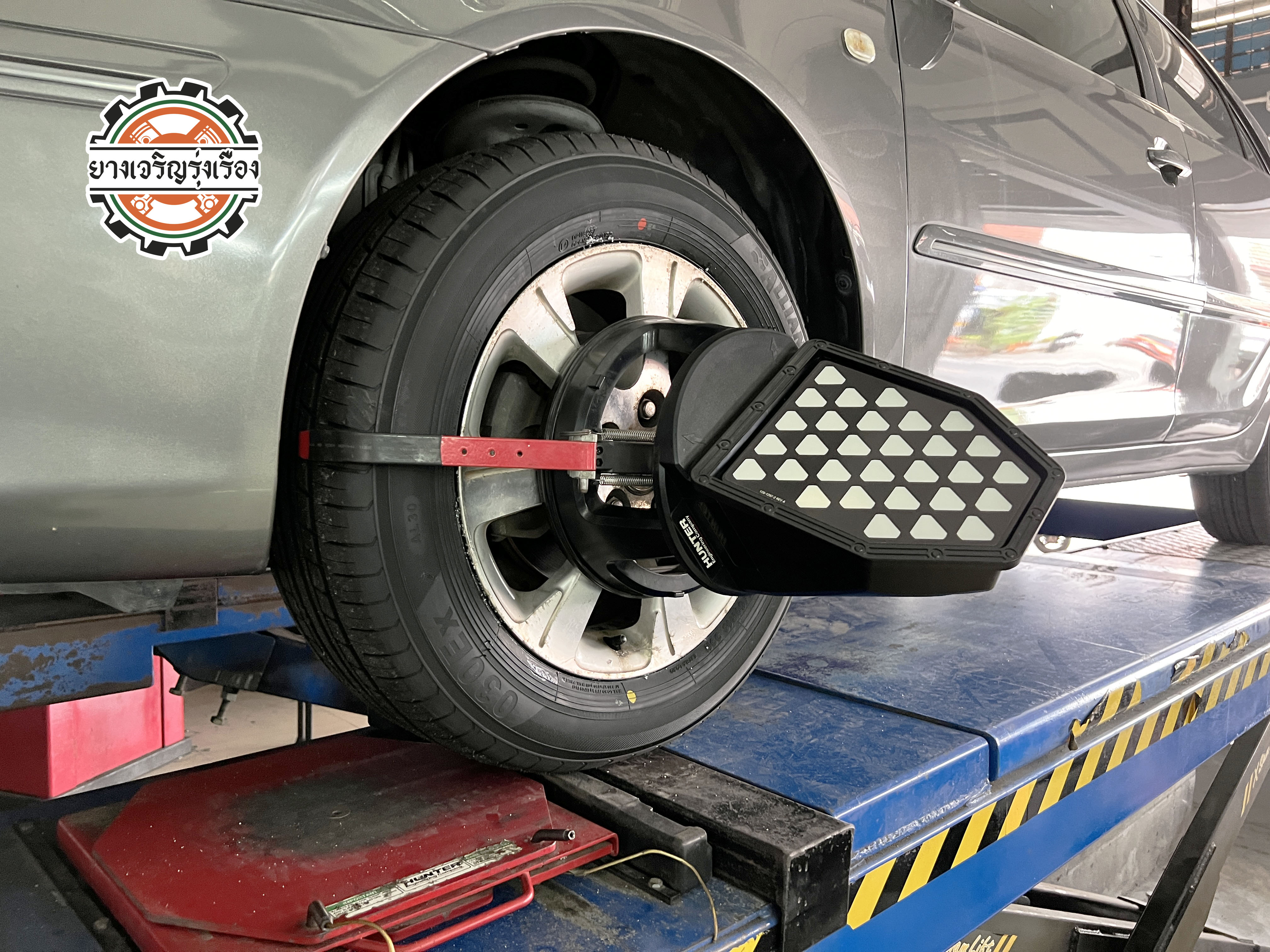 TOYOTA CAMRY เปลี่ยนยางรถยนต์ ผลิตญี่ปุ่น นุ่มเงียบ รีดน้ำดี [+] ALLIANCE/AL30 030EX 99H *JAPAN (BY YOKOHAMA) ขนาด 215/60R16 𝙊𝙪𝙧 𝙎𝙚𝙧𝙫𝙞𝙘𝙚 บริการทางร้านเรารับทำอะไรบ้าง 🔧 ติดตั้งยางแบบไร้รอย 100% 🔧 บริการสลับยาง ตามอายุ 🔧 มียางรถยนต์ทุกยี่ห้อให้เลือกซื้อ 🔧 เช็คช่วงล่าง แก้ปัญหาให้ตรงจุด 🔧 บริการล้างลิ้นปีกผีเสื้อ 🔧 บริการเช็คระยะรถยนต์ 🔧 เปลี่ยนถ่ายของเหลวทั้งระบบ 🔧 ตั้งศูนย์ด้วยเครื่อง HUNTER นำเข้าจาก USA สอบถามข้อมูลเพิ่มเติม หรือนัดหมายเข้ารับบริการ Tel : 08-6569-1915 Tel : 08-6544-5963 Line id : @88rw Tiktok : https://www.tiktok.com/@88rwycrr Youtube : https://youtube.com/@88rw Facebook : https://www.facebook.com/otaninon Location : https://goo.gl/maps/HrNUAZXPN94KvxZ98?coh=178573&entry=tt #รถยนต์มีปัญหาไม่รู้ต้องแก้ตรงไหน ทางเรายินดี ตรวจหาปัญหาและหาวิธีแก้ บอกลูกค้าก่อนลงมือทำเสมอราคาเป็นธรรมไม่เอาเปรียบ สบายใจคุณลูกค้า ---------------------------------- ดูแลให้คำปรึกษาทุกปัญหาคาใจ ไม่ทิ้งลูกค้า มีบริการหลังการขาย 【ให้ผู้เชี่ยวชาญของเรา ดูแลรถคุณ】 ร้านยางเจริญรุ่งเรือง ยินดีต้อนรับครับ ---------------------------------- #โช๊คอัพรถยนต์ #monroe #yss #kayaba #profender #ร้านยางเจริญรุ่งเรือง #นนทบุรี #งามวงศ์วาน #amsfix #บริการช่วงล่างรถยนต์ #ซ่อมบำรุงช่วงล่าง #เซทอัพโช๊คอัพรถยนต์