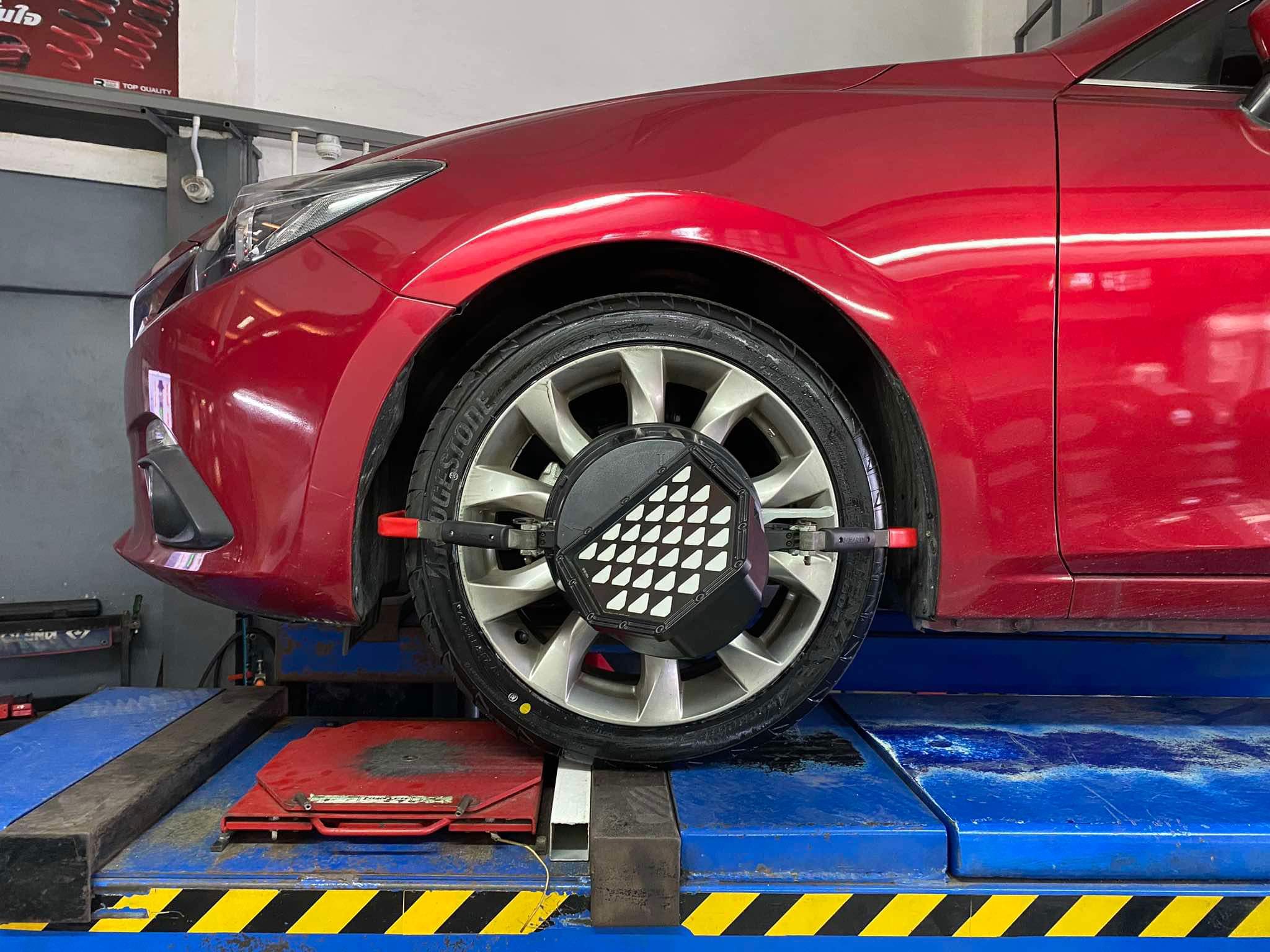 MAZDA 3 SKYACTIVE เปลี่ยนยางรถยนต์ [+] BRDIGESTONE RE004 215/45R18 Location : https://goo.gl/maps/HrNUAZXPN94KvxZ98? รถยนต์มีปัญหาไม่รู้ต้องแก้ตรงไหน ทางเรายินดี ตรวจหาปัญหาและหาวิธีแก้ บอกลูกค้าก่อนลงมือทำเสมอด้วยราคาเป็นธรรม เวลาบริการ วันจันทร์-วันอาทิตย์ 09:00 น. - 17.30 น. #Mazda #Mazda3Skyactive #Bridgestone #โช้คอัพ #ช่วงล่าง #โช๊ค #ยางรถยนต์