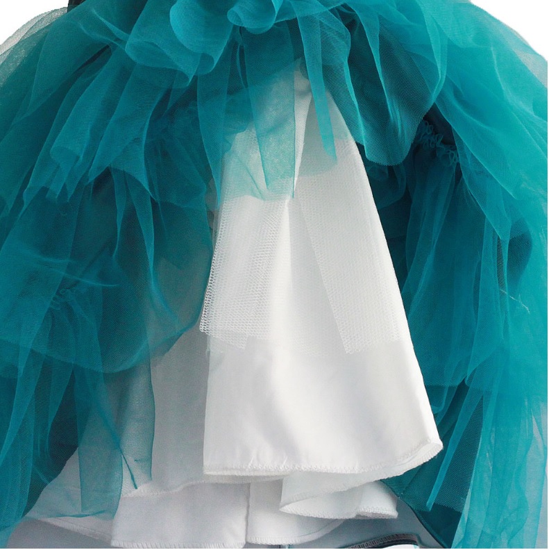 ชุดเดรสออกงานเด็กสีเขียว ช่วงตัวผ้ามันเงาลายดอกไม้สวย เอวมีโบว์ประดับเพชรสวย กระโปรงเป็นชั้นๆๆน่ารัก