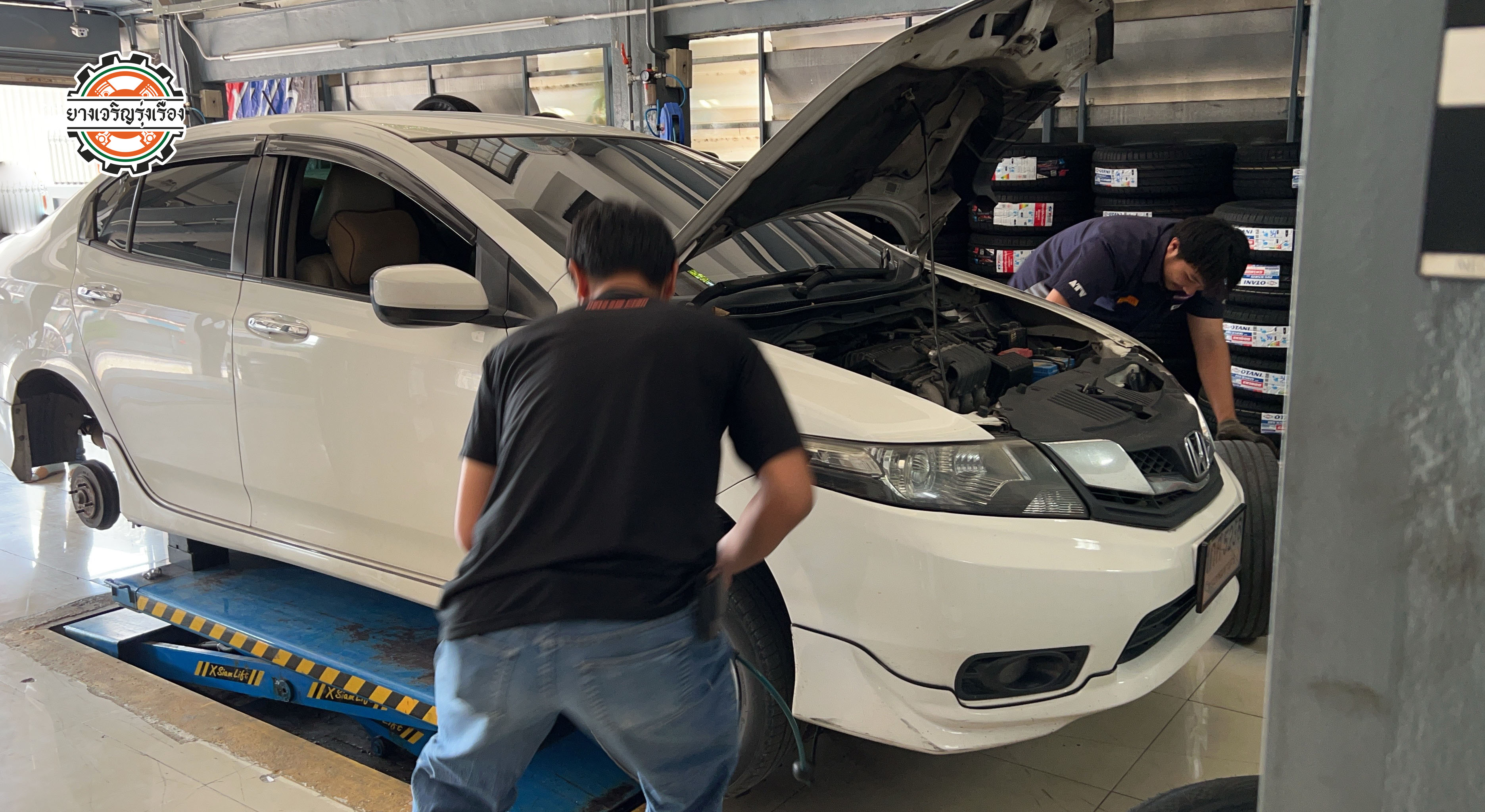 HONDA CITY เข้ารับบริการเปลี่ยนโช๊คอัพรถยนต์ เลือกใช้งานโช๊คอัพ อัพเกรดใช้งานในชีวิตประจำวัน นุ่มหนึบ [+] Monroe Oe spectrum เซ็ทโช๊คอัพคู่หน้าและหลัง = 8,700 บาท ล้อเดิม ยางเดิม ก็ขับสนุกได้ [+] พร้อมบริการติดตั้ง + Set up ให้เหมาะกับยาง [+] ขับสนุกด้วยบริการ ตั้งศูนย์ละเอียดให้เหมาะกับการใช้งานและลักษณะของช่วงล่าง --------------------------------- โทร : 08-6544-5963 บุ๊ก และทีมงาน ยินดีต้อนรับครับ 𝙊𝙪𝙧 𝙎𝙚𝙧𝙫𝙞𝙘𝙚 บริการทางร้าน เรารับทำอะไรบ้าง 🔧 ติดตั้งยางแบบไร้รอย 100% 🔧 บริการสลับยาง ตามอายุ 🔧 มียางรถยนต์ทุกยี่ห้อให้เลือกซื้อ 🔧 เช็คช่วงล่าง แก้ปัญหาให้ตรงจุด 🔧 บริการล้างลิ้นปีกผีเสื้อ 🔧 บริการเช็คระยะรถยนต์ 🔧 เปลี่ยนถ่ายของเหลวทั้งระบบ 🔧 ตั้งศูนย์ด้วยเครื่อง HUNTER นำเข้าจาก USA #รถยนต์มีปัญหาไม่รู้ต้องแก้ตรงไหน ทางเรายินดี ตรวจหาปัญหาและหาวิธีแก้ บอกลูกค้าก่อนลงมือทำเสมอราคาเป็นธรรมไม่เอาเปรียบ สบายใจคุณลูกค้า ---------------------------------- ดูแลให้คำปรึกษาทุกปัญหาคาใจ ไม่ทิ้งลูกค้า มีบริการหลังการขาย 【ให้ผู้เชี่ยวชาญของเรา ดูแลรถคุณ】 ร้านยางเจริญรุ่งเรือง ยินดีต้อนรับครับ ---------------------------------- #โช๊คอัพรถยนต์ #monroe #yss #kayaba #profender #ร้านยางเจริญรุ่งเรือง #นนทบุรี #งามวงศ์วาน #amsfix #บริการช่วงล่างรถยนต์ #ซ่อมบำรุงช่วงล่าง #เซทอัพโช๊คอัพรถยนต์