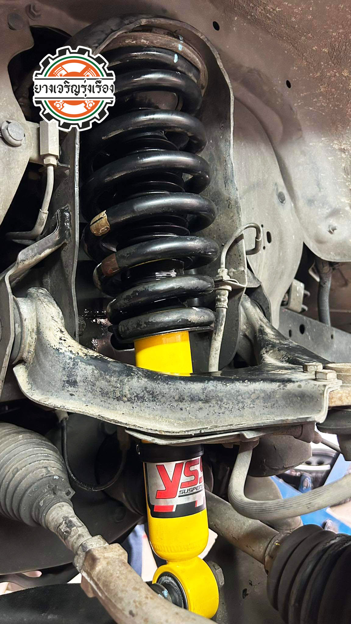 MITSUBISHI PAJERO รถเดิมๆ เพิ่มเติมด้วยโช๊คอัพเทพๆสักชุด ขับสนุกขึ้นแน่นอน เน้นใช้งานประจำวัน เดินทางไกลนุ่มนวล เสริมสมรรถนะช่วงล่างให้เต็มที่ด้วย.. [+] YSS DTG เซ็ทโช๊คอัพ หน้า/หลัง ล้อเดิม ยางเดิม ก็ขับสนุกได้ [+] พร้อมบริการติดตั้ง + Set up ให้เหมาะกับยาง [+] ขับสนุกด้วยบริการ ตั้งศูนย์ละเอียดให้เหมาะกับการใช้งานและลักษณะของช่วงล่าง --------------------------------- โทร : 08-6544-5963 บุ๊ก และทีมงาน ยินดีต้อนรับครับ 𝙊𝙪𝙧 𝙎𝙚𝙧𝙫𝙞𝙘𝙚 บริการทางร้าน เรารับทำอะไรบ้าง 🔧 ติดตั้งยางแบบไร้รอย 100% 🔧 บริการสลับยาง ตามอายุ 🔧 มียางรถยนต์ทุกยี่ห้อให้เลือกซื้อ 🔧 เช็คช่วงล่าง แก้ปัญหาให้ตรงจุด 🔧 บริการล้างลิ้นปีกผีเสื้อ 🔧 บริการเช็คระยะรถยนต์ 🔧 เปลี่ยนถ่ายของเหลวทั้งระบบ 🔧 ตั้งศูนย์ด้วยเครื่อง HUNTER นำเข้าจาก USA #รถยนต์มีปัญหาไม่รู้ต้องแก้ตรงไหน ทางเรายินดี ตรวจหาปัญหาและหาวิธีแก้ บอกลูกค้าก่อนลงมือทำเสมอราคาเป็นธรรมไม่เอาเปรียบ สบายใจคุณลูกค้า ---------------------------------- ดูแลให้คำปรึกษาทุกปัญหาคาใจ ไม่ทิ้งลูกค้า มีบริการหลังการขาย 【ให้ผู้เชี่ยวชาญของเรา ดูแลรถคุณ】 ร้านยางเจริญรุ่งเรือง ยินดีต้อนรับครับ ---------------------------------- #โช๊คอัพรถยนต์ #monroe #yss #kayaba #profender #ร้านยางเจริญรุ่งเรือง #นนทบุรี #งามวงศ์วาน #amsfix #บริการช่วงล่างรถยนต์ #ซ่อมบำรุงช่วงล่าง #เซทอัพโช๊คอัพรถยนต์