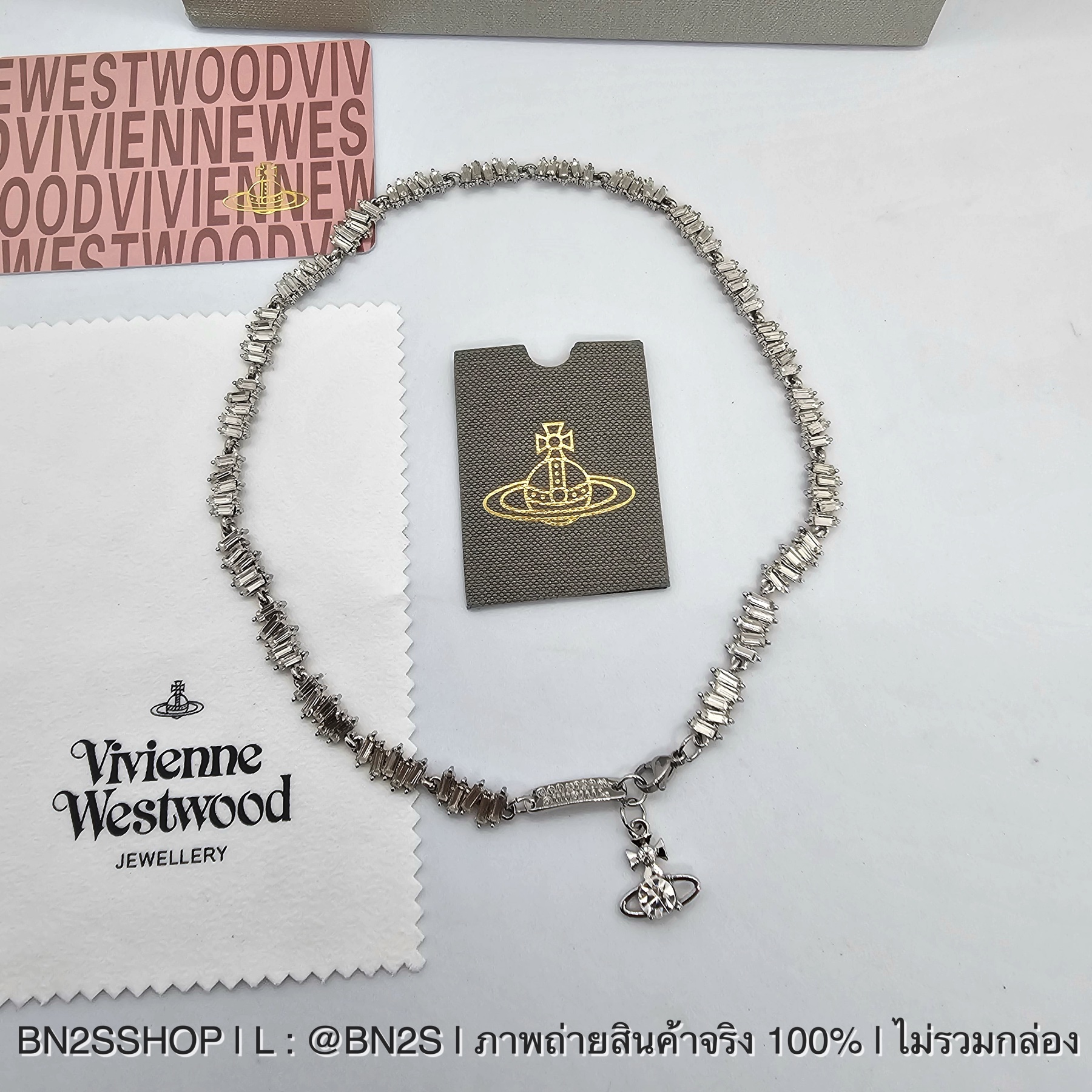 สีทอง | Vivienne Westwood Womens Crystal Molly Choker Necklace สร้อยคอคริสตัล วิวเวียน งานปั๊มแผ่นโลโก้