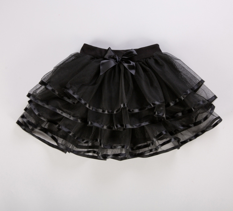 กระโปรงสีดำซ้อนหลายชั้น พลิ้วสวย