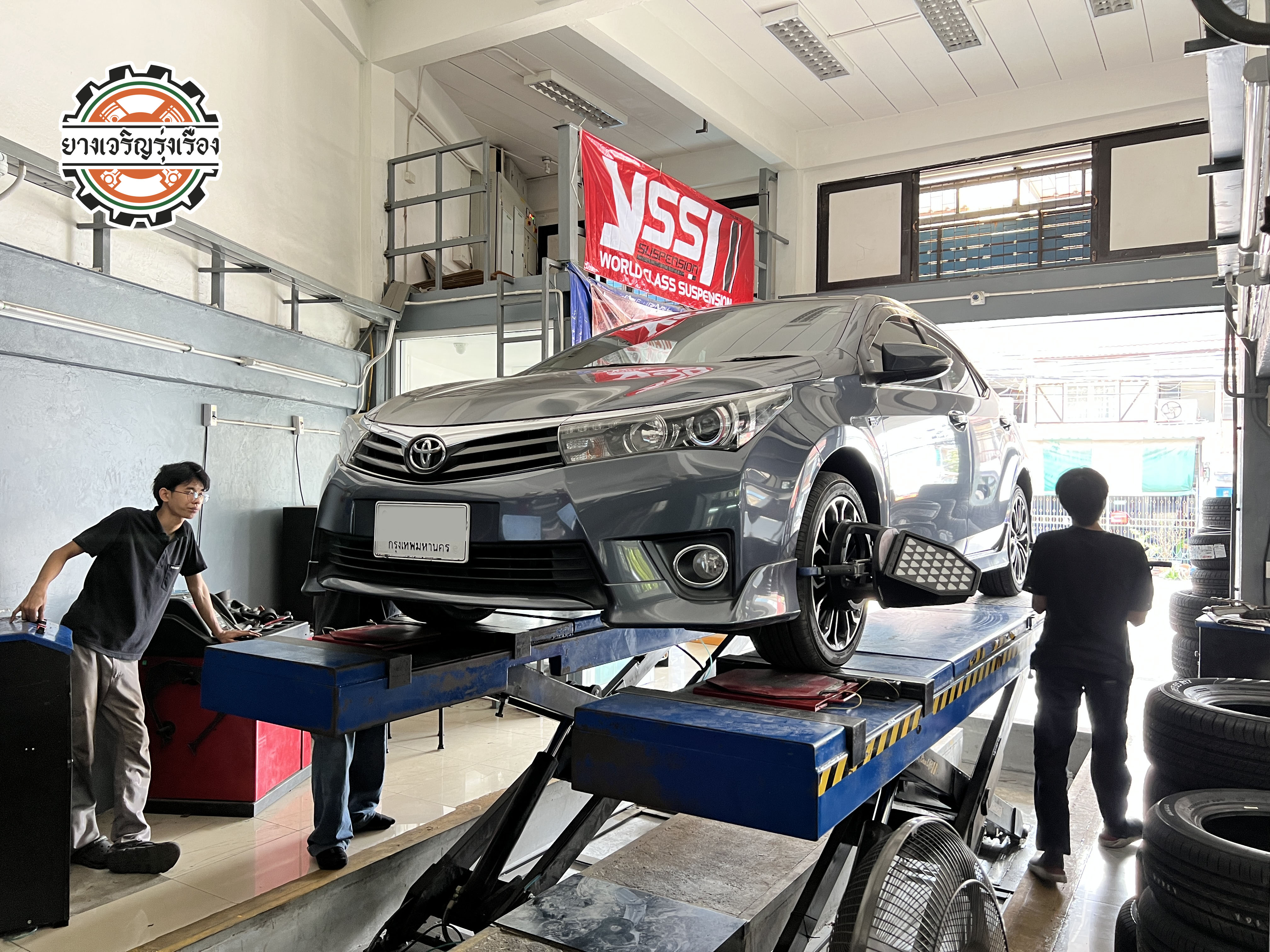 TOYOTA ALTIS เข้ารับบริการเปลี่ยนโช๊คอัพรถยนต์ อยากได้แบบนุ่มหนึบ พร้อมบริการติดตั้ง ตั้งศูนย์Performance ตามสูตรร้านยางเจริญรุ่งเรือง [+] Monroe Oe spectrum เซ็ทโช๊คอัพคู่หน้าและหลัง = 7,600 บาท ล้อเดิม ยางเดิม ก็ขับสนุกได้ [+] พร้อมบริการติดตั้ง + Set up ให้เหมาะกับยาง [+] ขับสนุกด้วยบริการ ตั้งศูนย์ละเอียดให้เหมาะกับการใช้งานและลักษณะของช่วงล่าง --------------------------------- โทร : 08-6544-5963 บุ๊ก และทีมงาน ยินดีต้อนรับครับ 𝙊𝙪𝙧 𝙎𝙚𝙧𝙫𝙞𝙘𝙚 บริการทางร้าน เรารับทำอะไรบ้าง 🔧 ติดตั้งยางแบบไร้รอย 100% 🔧 บริการสลับยาง ตามอายุ 🔧 มียางรถยนต์ทุกยี่ห้อให้เลือกซื้อ 🔧 เช็คช่วงล่าง แก้ปัญหาให้ตรงจุด 🔧 บริการล้างลิ้นปีกผีเสื้อ 🔧 บริการเช็คระยะรถยนต์ 🔧 เปลี่ยนถ่ายของเหลวทั้งระบบ 🔧 ตั้งศูนย์ด้วยเครื่อง HUNTER นำเข้าจาก USA #รถยนต์มีปัญหาไม่รู้ต้องแก้ตรงไหน ทางเรายินดี ตรวจหาปัญหาและหาวิธีแก้ บอกลูกค้าก่อนลงมือทำเสมอราคาเป็นธรรมไม่เอาเปรียบ สบายใจคุณลูกค้า ---------------------------------- ดูแลให้คำปรึกษาทุกปัญหาคาใจ ไม่ทิ้งลูกค้า มีบริการหลังการขาย 【ให้ผู้เชี่ยวชาญของเรา ดูแลรถคุณ】 ร้านยางเจริญรุ่งเรือง ยินดีต้อนรับครับ ---------------------------------- #โช๊คอัพรถยนต์ #monroe #yss #kayaba #profender #ร้านยางเจริญรุ่งเรือง #นนทบุรี #งามวงศ์วาน #amsfix #บริการช่วงล่างรถยนต์ #ซ่อมบำรุงช่วงล่าง #เซทอัพโช๊คอัพรถยนต์