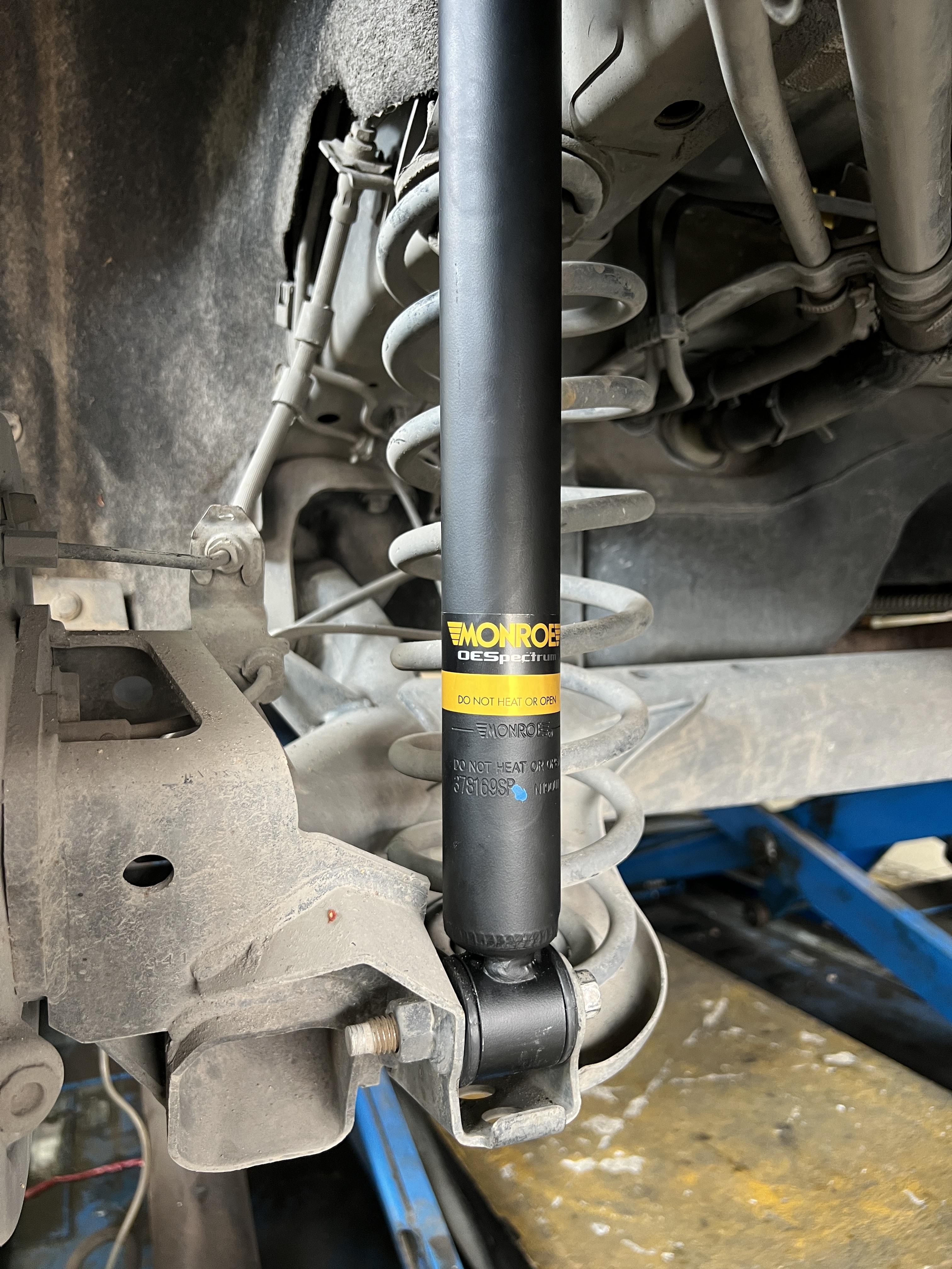 Ford EcoSport | โช้คอัพ Monroe OE Spectrum + ยาง Nexen SU4 | คืนความนุ่มนวล มั่นใจยกชุด - ยางเจริญรุ่งเรือง นนทบุรี Ford EcoSport คันนี้...อัปเกรดความสบายและความปลอดภัยยกชุด! ✨ ใครใช้ Ford EcoSport แล้วรู้สึกว่าช่วงล่างเริ่มกระด้าง โยนตัว หรือถึงเวลาเปลี่ยนยางชุดใหม่แล้ว... เราจัดชุดอัปเกรดที่สมบูรณ์แบบเพื่อคืนความนุ่มนวลและมั่นใจให้รถคุณแล้วครับ! งานนี้ครบจบในที่เดียว! ✅ โช้คอัพ Monroe OE Spectrum: คืนความ นุ่มนวล สบายสไตล์รถยุโรป ด้วยเทคโนโลยี ICV ช่วยลดเสียงรบกวนและแรงสั่นสะเทือน ✅ ยาง Nexen NFERA SU4 (215/60R16): ยางสมรรถนะสูงที่เน้นความ เงียบ และ ยึดเกาะถนน ได้ดีเยี่ยม ทั้งบนถนนแห้งและเปียก ✅ บริการครบวงจร: ติดตั้งโช้คอัพ พร้อมเปลี่ยนยาง ตั้งศูนย์ถ่วงล้อ ครบทุกขั้นตอนโดยทีมช่างผู้เชี่ยวชาญ สิ่งที่จะได้รับหลังจากติดตั้ง: ความนุ่มนวลสูงสุด: ฟีลลิ่งการขับขี่ที่สบายขึ้นอย่างเห็นได้ชัด การควบคุมที่มั่นคง: รถเกาะถนนได้ดีขึ้น ไม่โคลงเคลง เข้าโค้งมั่นใจ ความปลอดภัยเต็มพิกัด: ยางและโช้คอัพใหม่ทำงานร่วมกันอย่างสมบูรณ์แบบ 👉 ถึงเวลาคืนความนิ่งและความสบายให้ EcoSport ของคุณแล้ว! 📌 สอบถามข้อมูลเพิ่มเติม หรือนัดหมายเข้ารับบริการ ☎️ : 08-6569-1915 ☎️ : 08-6544-5963 💬 Line id : @88rw 📍 Location : https://goo.gl/maps/HrNUAZXPN94KvxZ98 🌐 Facebook : https://www.facebook.com/88rwtire #Ford #EcoSport #Monroe #OESpectrum #Nexen #NFERASU4 #ยางรถยนต์ #โช้คอัพ #ช่วงล่าง #ยางเจริญรุ่งเรือง #นนทบุรี #งามวงศ์วาน #ตั้งศูนย์