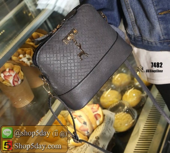 กระเป๋าสะพายหญิงลายทแยงมุม