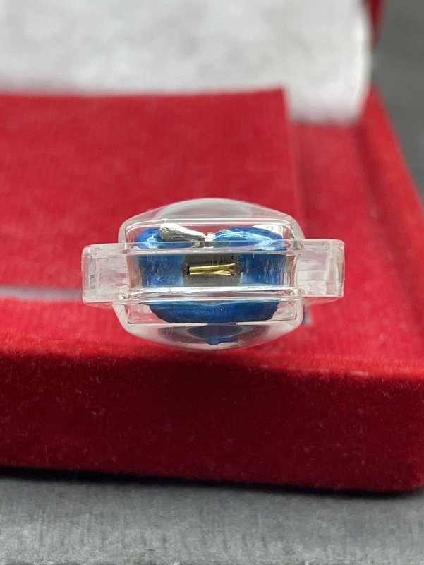 รูปหล่อพระพิฆเนศ รุ่นบันดาลทรัพย์ จัดสราปี ๒๕๖๒ วัดบรมวงศ์อิศรวรารามวรวิหาร ( พระอารามหลวง ) จ.พระนครศรีอยุธยา เนื้อเงินลงยาสีน้ำเงินก้นทองคำ หมายเลข ๙๖