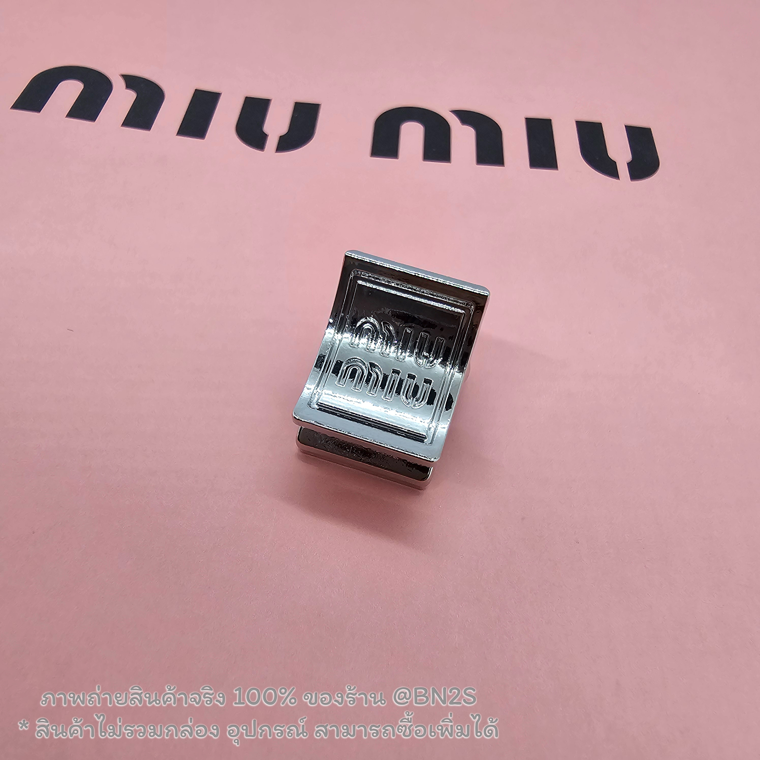 สีเงิน | Miu Miu Metal Claw Clips With Perforated Logo Gold กิ๊บติดผมโลหะ มินิ แบรนด์ มิว มิว 1 ชิ้น มีให้เลือกสีเงิน สีทอง