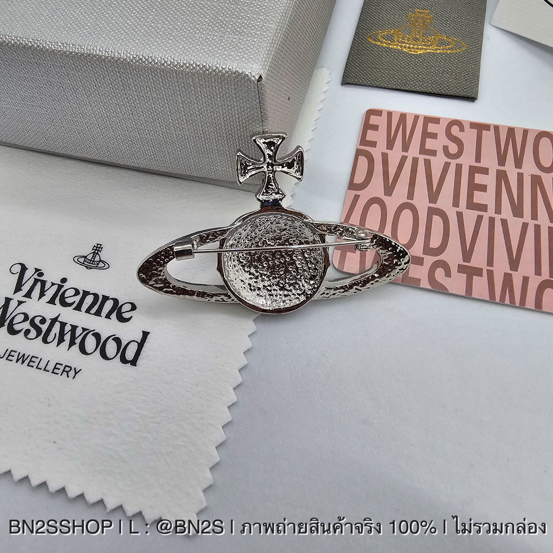 เข็มกลัดวิเวียน จี้ดาวเสาร์สีเงิน Vivienne Westwood Saturn Brooch