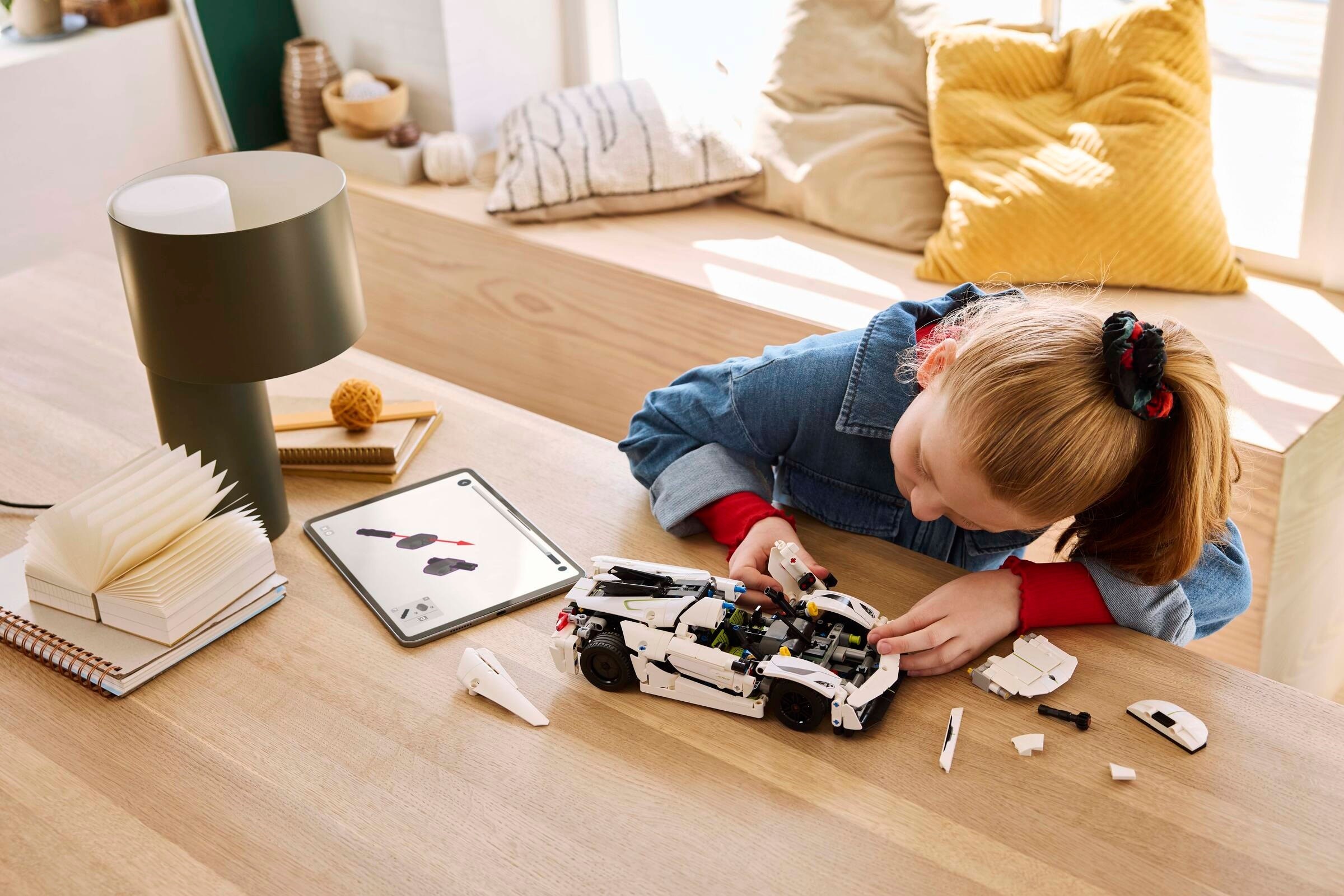 LEGO 42184 เลโก้ Technic Koenigsegg Jesko Absolut White Hypercar