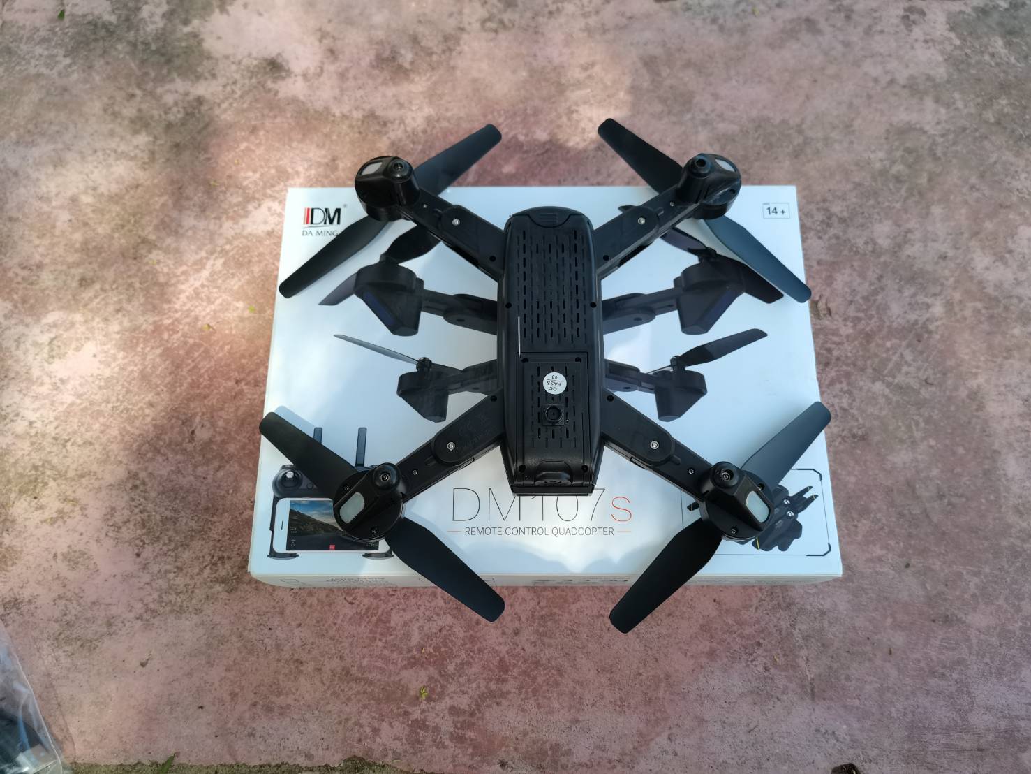โดรนบังคับวิทยุ DM107S D107 RC โดรนขนาดเล็กพับ Selfie RC Drone พร้อม Wifi FPV 2MP HD กล้อง 2.ตัว Quadcopter ชุดพร้อมเล่น