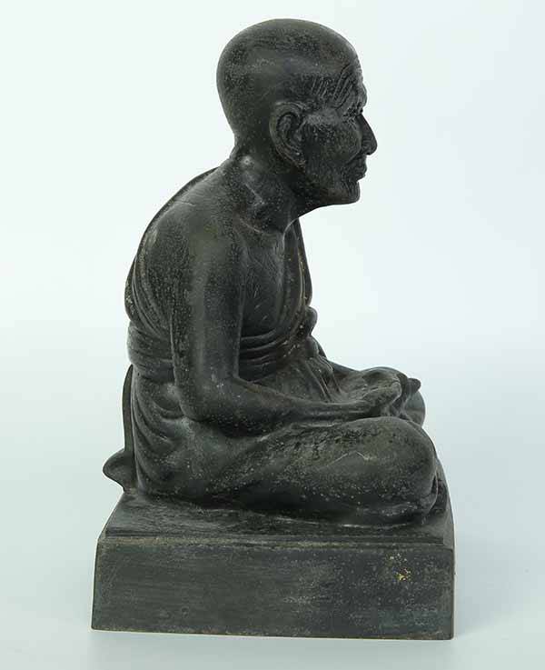 พระบูชาหลวงพ่อทวด วัดช้างให้ จังหวัดปัตตานี เนื้อทองเหลืองรมดำ พ.ศ.๒๕๔๔ หน้าตัก ๔ นิ้ว