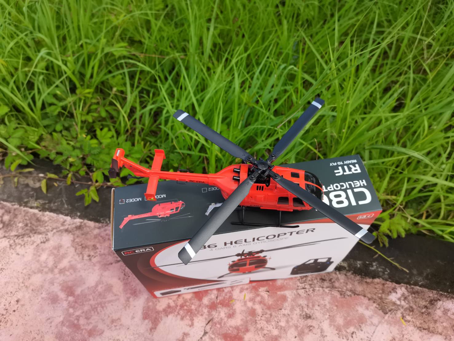 เฮลิคอปเตอร์บังคับวิทยุ RC ERA 2.4G C186 RC เฮลิคอปเตอร์ 4ใบพัด 6แกน Gyroscope สำหรับ Stabilization TC ของเล่น RC ชุดพร้อมเล่น
