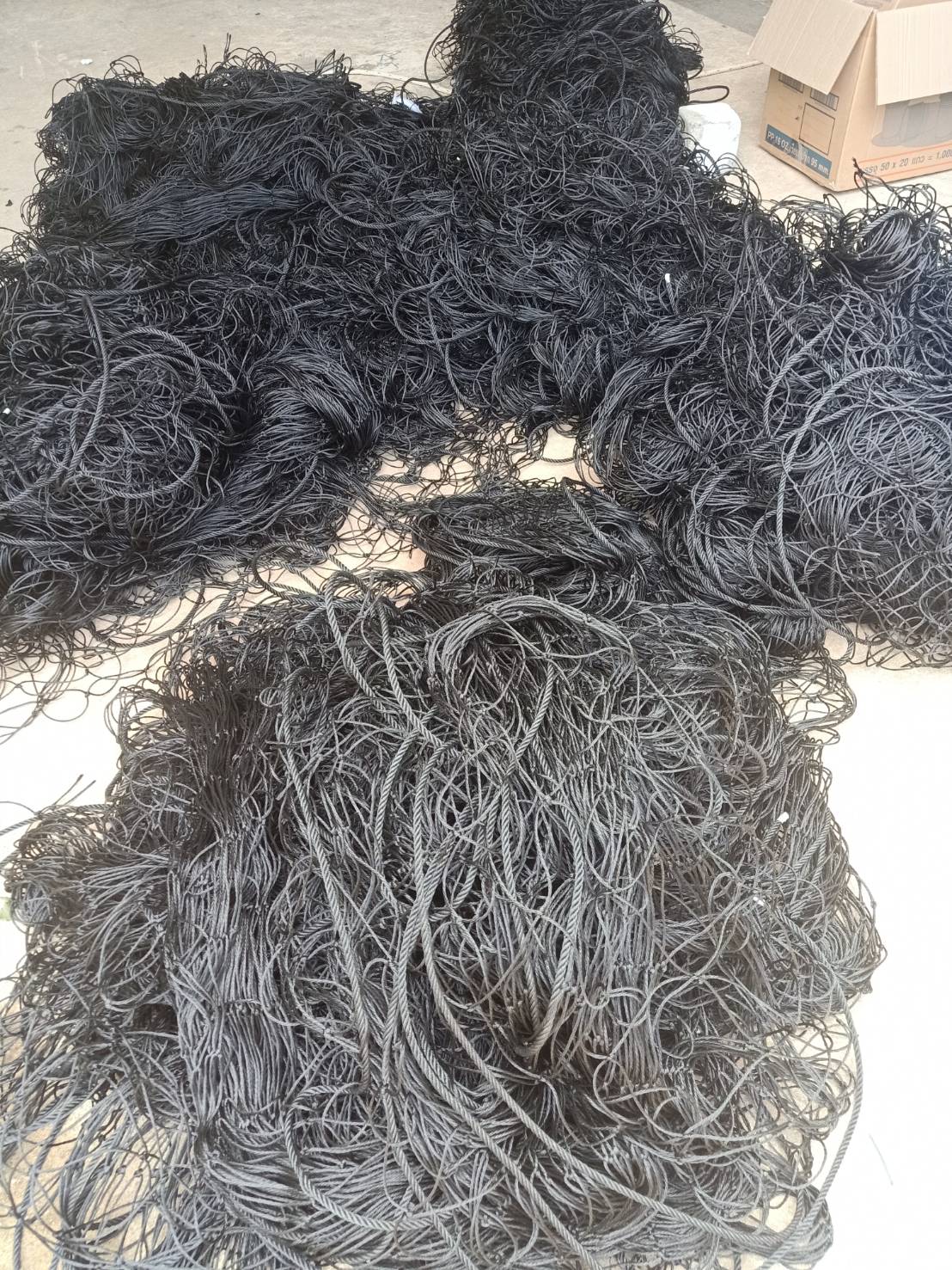 ตาข่ายสนามฟุตบอล ตาข่ายสนามฟุตซอล สีดำ ขนาด 3.5 มิล ช่องตา 12x12 CM. **ความสูง 5 เมตร** มีขนาดให้เลือก ติดตั้งง่าย