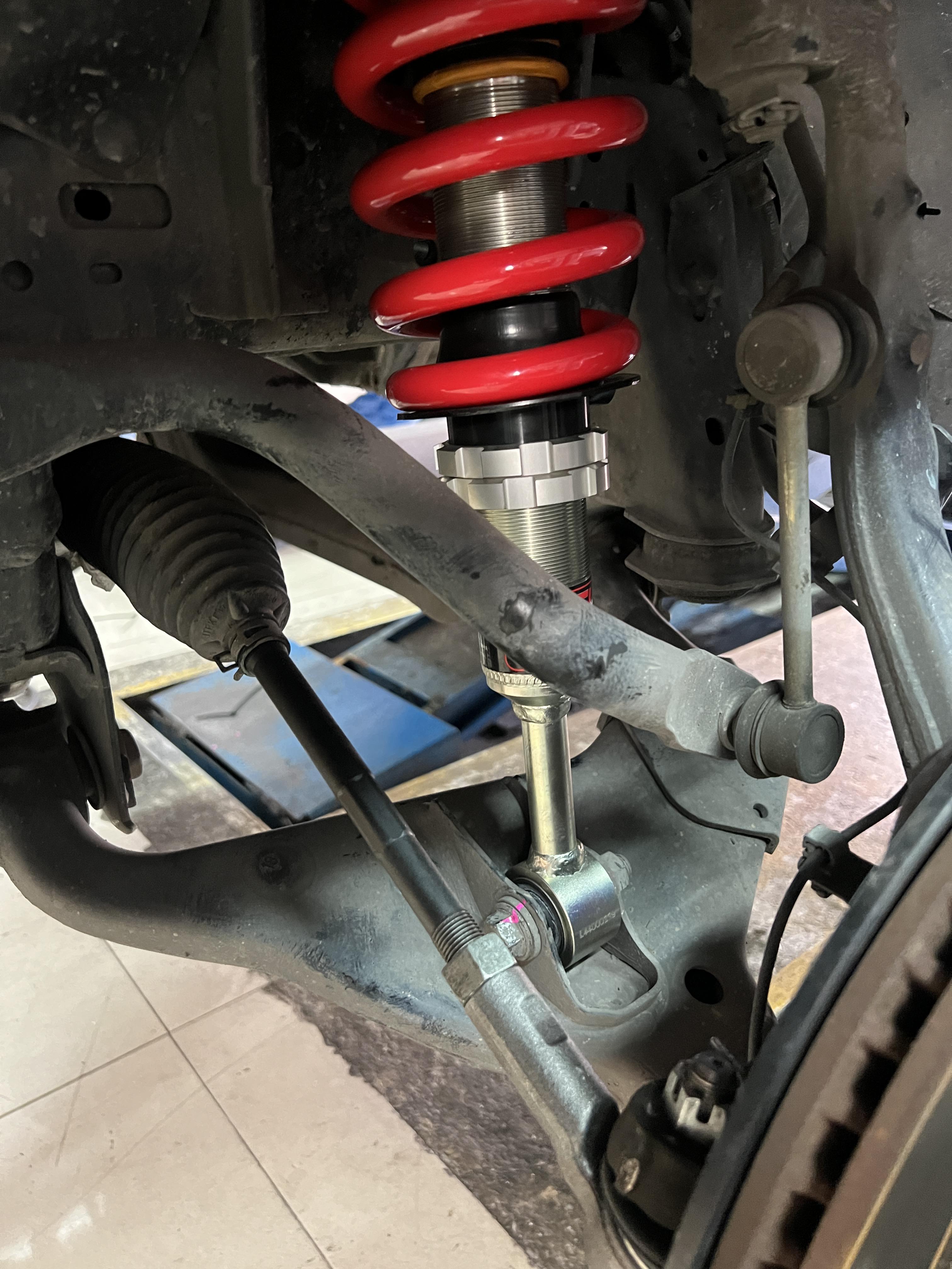 TOYOTA FORTUNER เข้ารับบริการอัพเกรดช่วงล่าง ใช้ของดี [+] 𝐘𝐒𝐒 𝐄 𝐒𝐄𝐑𝐈𝐄𝐒 [+] YSS PERFORMANCE SPRING *เพื่อความรวดเร็วนัดหมายก่อนเข้ารับบริการครับ 𝙊𝙪𝙧 𝙎𝙚𝙧𝙫𝙞𝙘𝙚 บริการทางร้านเรารับทำอะไรบ้าง 👉มียางรถยนต์ทุกยี่ห้อให้เลือกซื้อ 👉โช้คอัพ สปริง 👉เช็คช่วงล่าง แก้ปัญหาให้ตรงจุด 👉ติดตั้งยางแบบไร้รอย 100% 👉บริการสลับยาง ตามอายุ 👉บริการล้างลิ้นปีกผีเสื้อ 👉บริการเช็คระยะรถยนต์ 👉เปลี่ยนถ่ายของเหลวทั้งระบบ 👉ตั้งศูนย์ด้วยเครื่อง HUNTER นำเข้าจาก USA สอบถามข้อมูลเพิ่มเติม หรือนัดหมายเข้ารับบริการ ☎️ : 08-6569-1915 ☎️ : 08-6544-5963 Line id : @88rw Facebook : https://www.facebook.com/88rwtire Location : https://goo.gl/maps/HrNUAZXPN94KvxZ98? #รถยนต์มีปัญหาไม่รู้ต้องแก้ตรงไหน #YSS #YSSXSPORT ทางเรายินดี ตรวจหาปัญหาและหาวิธีแก้ บอกลูกค้าก่อนลงมือทำเสมอราคาเป็นธรรม