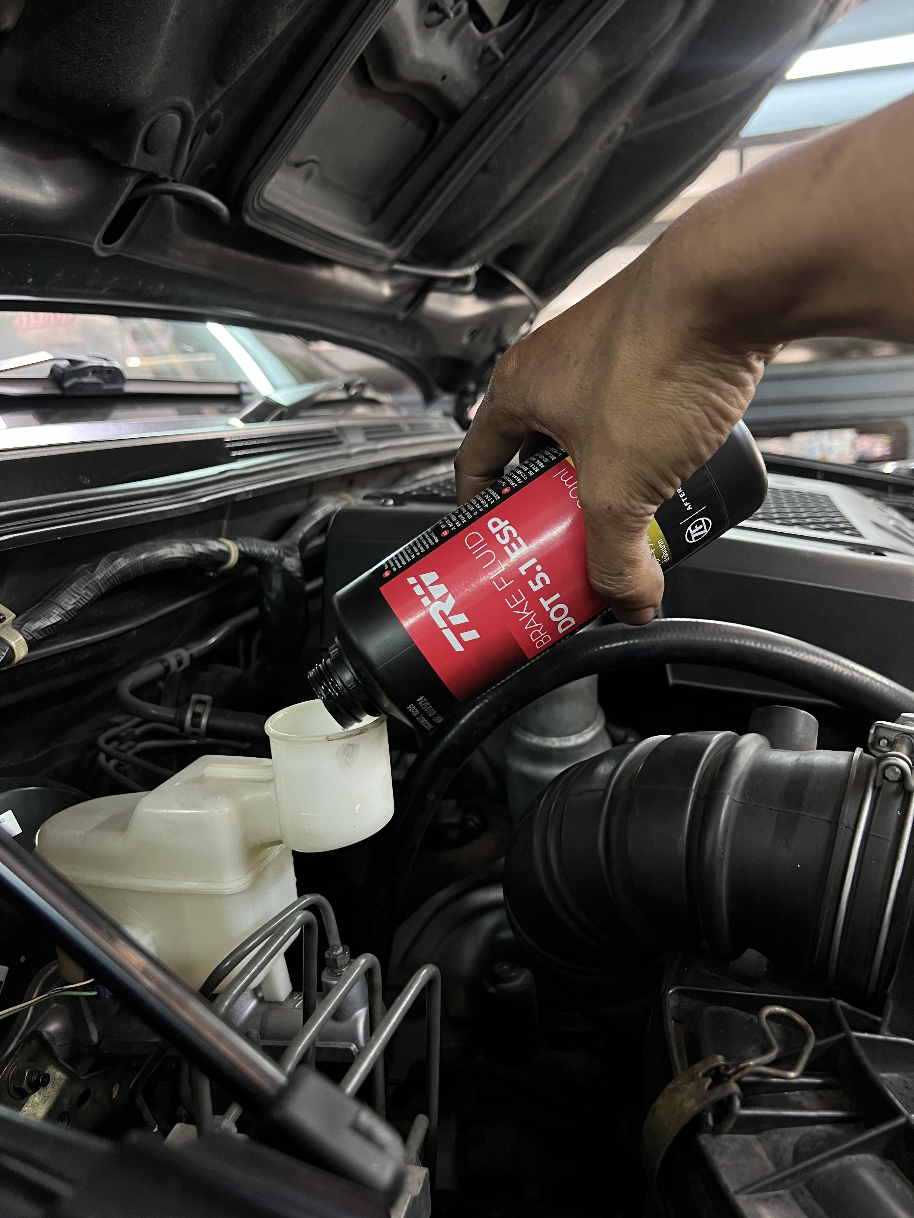 TOYOTA VIGO อัพเกรดระบบเบรก เปลี่ยนทั้งทีเลือกของดี [+] TRW XPS จานเบรกอัพเกรดขนาดเดิม [+] NEXZTER PRO SPEC ผ้าเบรกตัวท้อปเบรกนุ่ม หนึบ [+] TRW DOT5.1ESP น้ำมันเบรกตัวท้อป ขอบพระคุณพี่ลูกค้าที่เมตตาเราครับ🙏 สอบถามข้อมูลเพิ่มเติม หรือนัดหมาย โทร : 08-6569-1915 บุ๊ก Line id : @88rw Location : https://goo.gl/maps/HrNUAZXPN94KvxZ98? รถยนต์มีปัญหาไม่รู้ต้องแก้ตรงไหน ทางเรายินดี ตรวจหาปัญหาและหาวิธีแก้ บอกลูกค้าก่อนลงมือทำเสมอด้วยราคาเป็นธรรม เวลาบริการ วันจันทร์-วันอาทิตย์ 09:00 น. - 17.30 น. #ToyotaFortuner #trwxps #TRWBRAKE #Nexzter #โช้คอัพ #ช่วงล่าง #โช๊ค #ยางรถยนต์