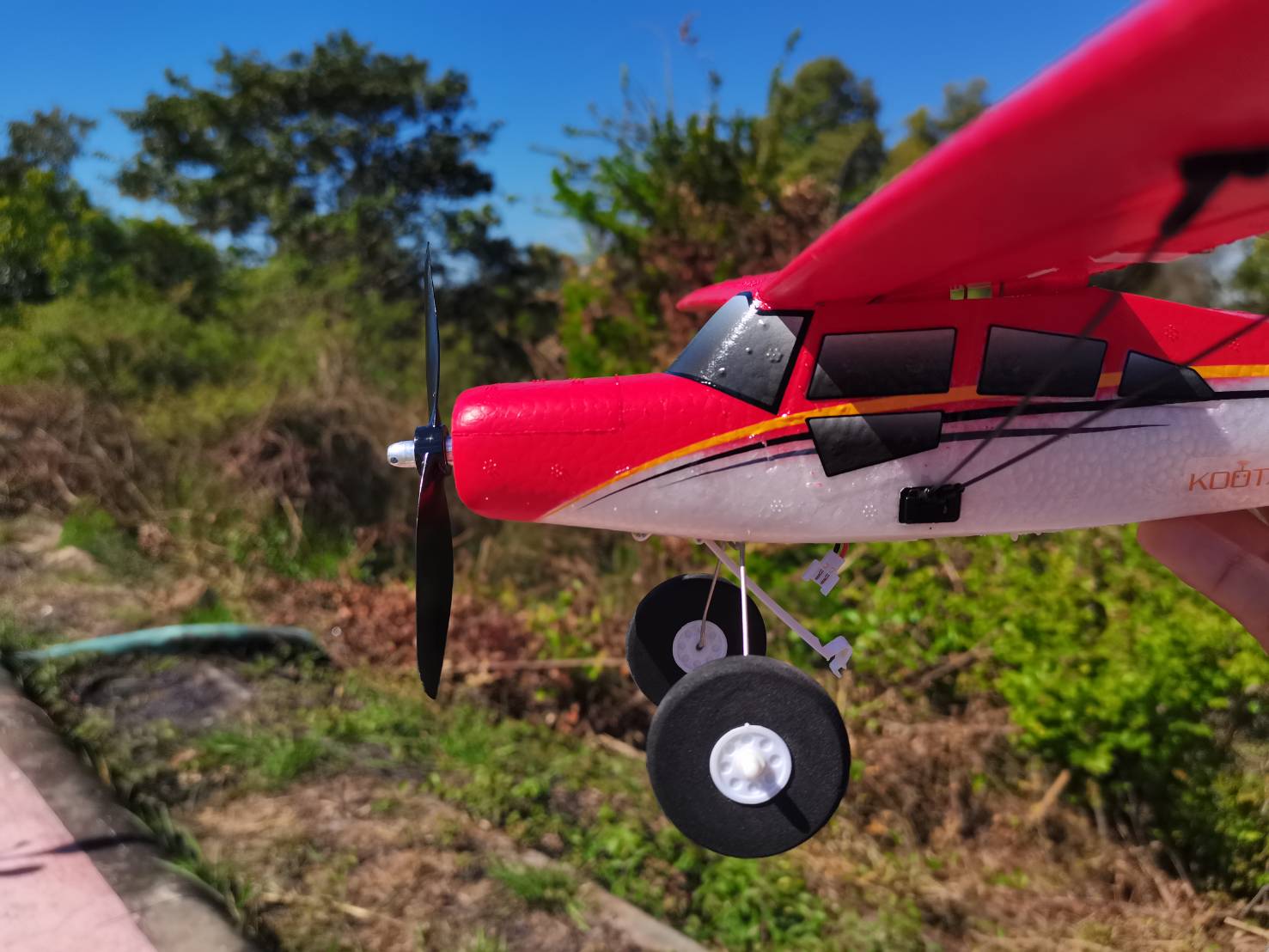 เครื่องบินบังคับ KOOTAI A560 RC 2.4 GHZ 4CH บินไกล 200เมตร EPP 1504 มอเตอร์ Brushless มีไฟ Gliding RC เครื่องบิน RTF