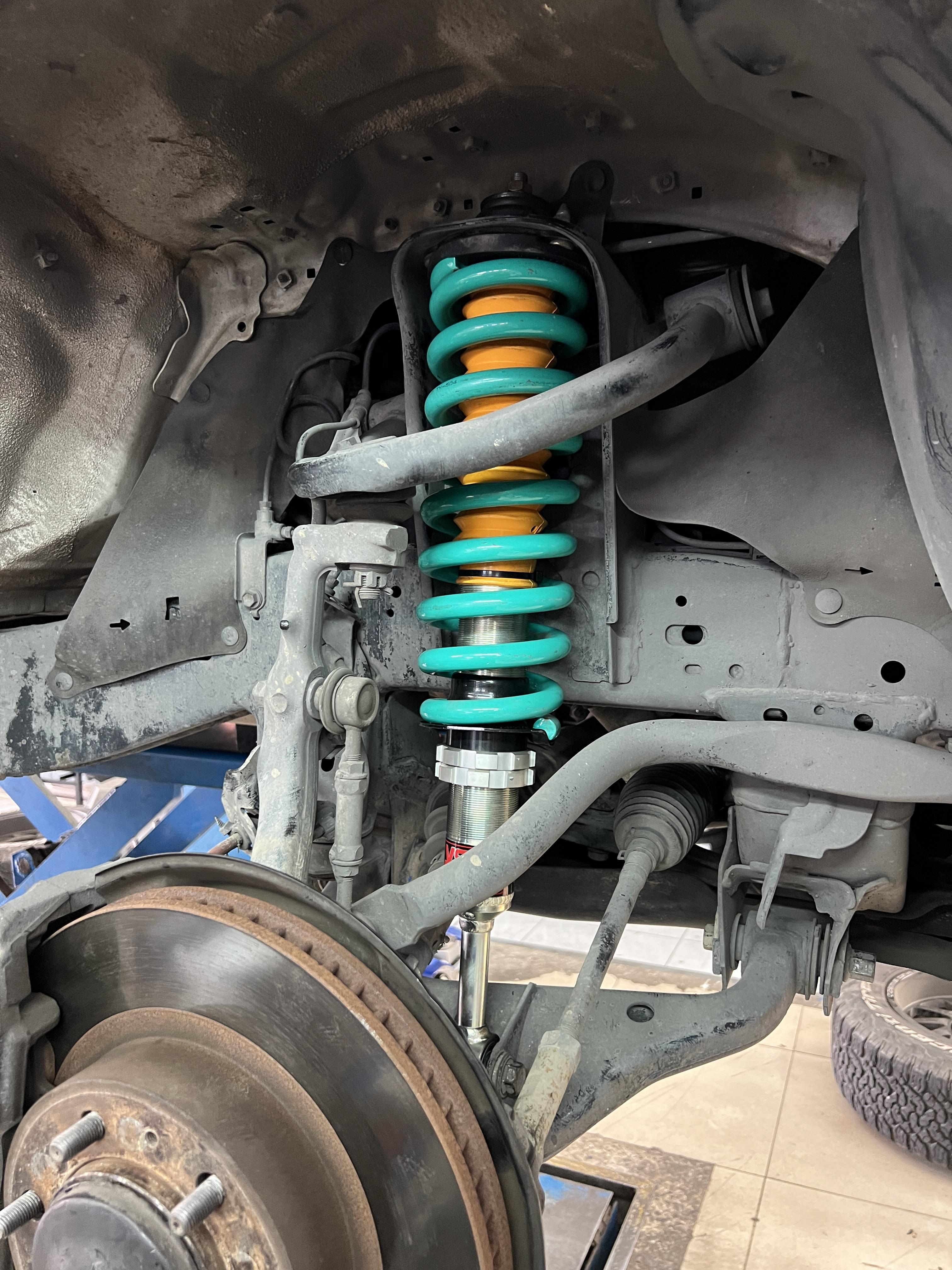 TOYOTA FORTUNER เปลี่ยนโช้คอัพอัพเกรดช่วงล่าง [+] YSS E SERIES monotube นุ่มนวล วาล์วแปรผันอัตโนมัติ โทร : 08-6569-1915 บุ๊ก Line id : @88rw Location : https://goo.gl/maps/HrNUAZXPN94KvxZ98? รถยนต์มีปัญหาไม่รู้ต้องแก้ตรงไหน ทางเรายินดี ตรวจหาปัญหาและหาวิธีแก้ บอกลูกค้าก่อนลงมือทำเสมอด้วยราคาเป็นธรรม เวลาบริการ วันจันทร์-วันอาทิตย์ 09:00 น. - 17.30 น. #YSS #ysseseries #โช้คอัพ #ช่วงล่าง #โช๊ค #ยางรถยนต์