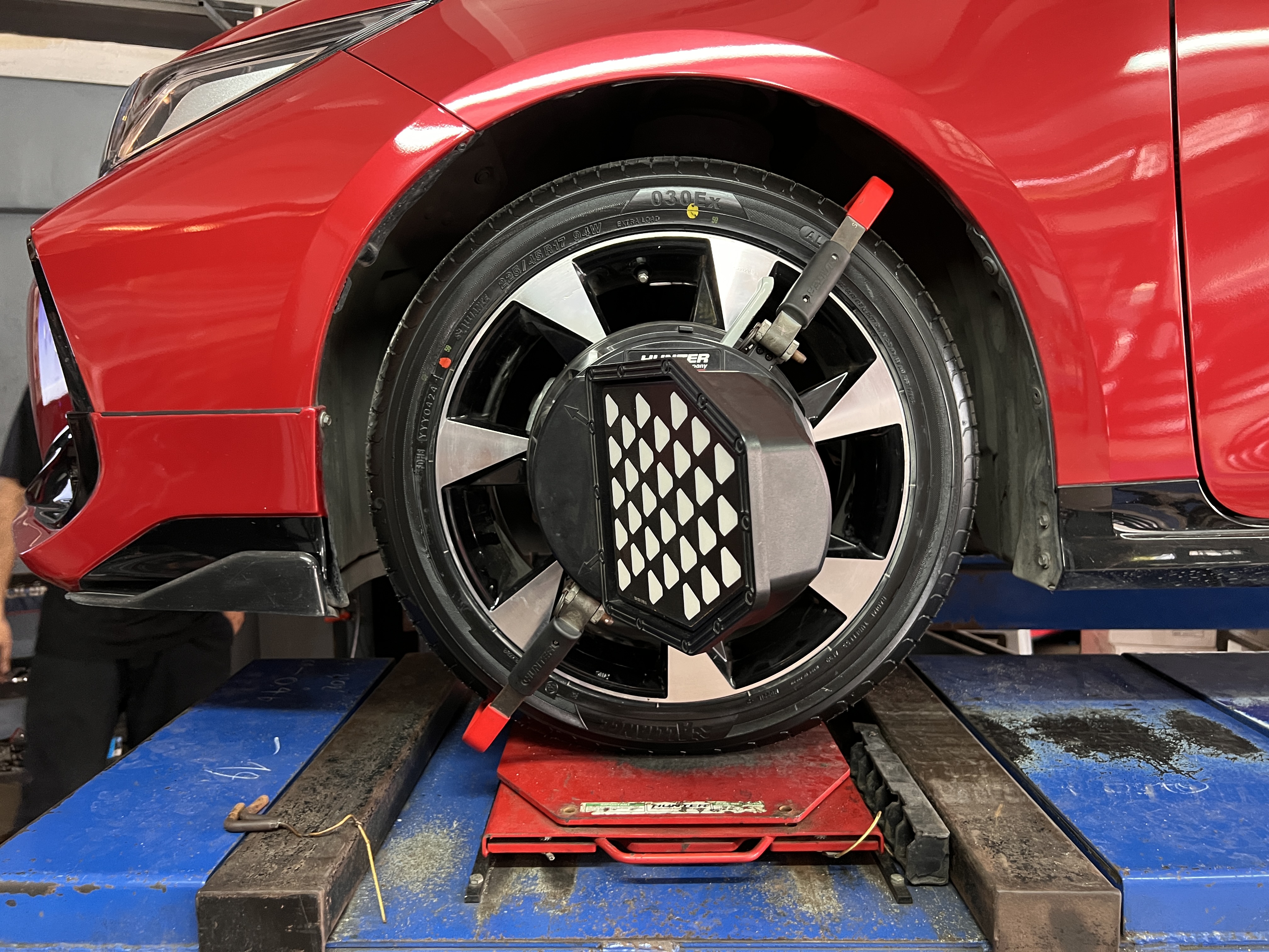 TOYOTA ALTIS เปลี่ยนยางรถยนต์เน้นนุ่มนวล ใช้งานประจำวัน [+] ALLIANCE AL030ex by YOKOHAMA Made in Japan 225/45R17 *เพื่อความสะดวกในการรับบริการ นัดหมายเวลาก่อนเข้ารับบริการทุกครั้งครับ 𝙊𝙪𝙧 𝙎𝙚𝙧𝙫𝙞𝙘𝙚 บริการทางร้านเรารับทำอะไรบ้าง 🔧 มียางรถยนต์ทุกยี่ห้อให้เลือกซื้อ 🔧 โช้คอัพ สปริง 🔧 เช็คช่วงล่าง แก้ปัญหาให้ตรงจุด 🔧 ติดตั้งยางแบบไร้รอย 100% 🔧 บริการสลับยาง ตามอายุ 🔧 บริการล้างลิ้นปีกผีเสื้อ 🔧 บริการเช็คระยะรถยนต์ 🔧 เปลี่ยนถ่ายของเหลวทั้งระบบ 🔧 ตั้งศูนย์ด้วยเครื่อง HUNTER นำเข้าจาก USA สอบถามข้อมูลเพิ่มเติม หรือนัดหมายเข้ารับบริการ ☎️ : 08-6569-1915 ☎️ : 08-6544-5963 Line id : @88rw Tiktok : https://www.tiktok.com/@88rwycrr Youtube : https://youtube.com/@88rw Facebook : https://www.facebook.com/88rwtire Location : https://goo.gl/maps/HrNUAZXPN94KvxZ98?coh=178573&entry=tt #รถยนต์มีปัญหาไม่รู้ต้องแก้ตรงไหน ทางเรายินดี ตรวจหาปัญหาและหาวิธีแก้ บอกลูกค้าก่อนลงมือทำเสมอราคาเป็นธรรมไม่เอาเปรียบ สบายใจคุณลูกค้า ร้านยางเจริญรุ่งเรือง ยินดีต้อนรับครับ