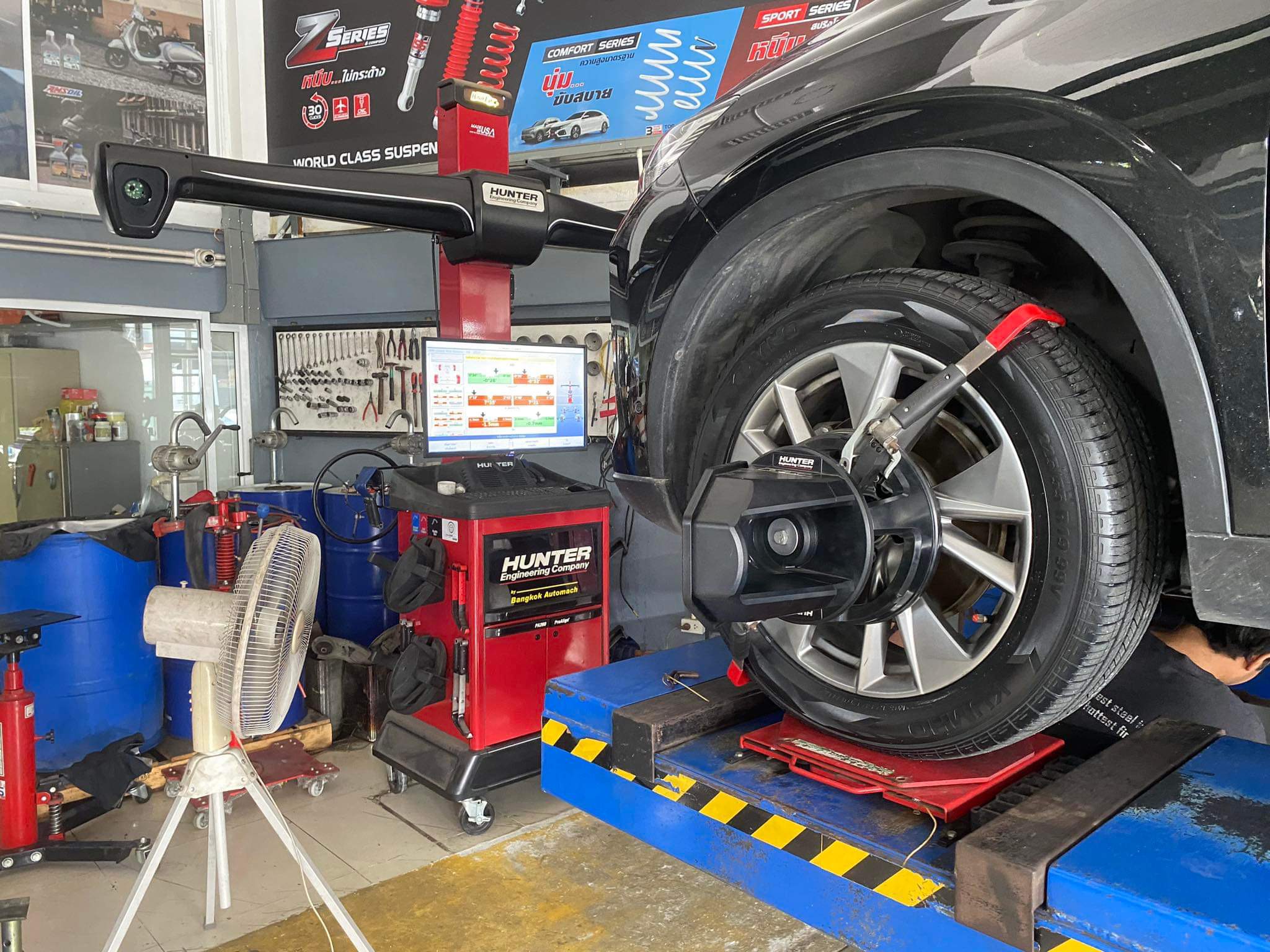 HAVAL H6 เปลี่ยนยางรถยนต์ใช้งานประจำวัน [+] KUMHO CRUGEN SUV 225/55R19 *เพื่อความสะดวกในการรับบริการ นัดหมายเวลาก่อนเข้ารับบริการทุกครั้งครับ 𝙊𝙪𝙧 𝙎𝙚𝙧𝙫𝙞𝙘𝙚 บริการทางร้านเรารับทำอะไรบ้าง 🔧 มียางรถยนต์ทุกยี่ห้อให้เลือกซื้อ 🔧 โช้คอัพ สปริง 🔧 เช็คช่วงล่าง แก้ปัญหาให้ตรงจุด 🔧 ติดตั้งยางแบบไร้รอย 100% 🔧 บริการสลับยาง ตามอายุ 🔧 บริการล้างลิ้นปีกผีเสื้อ 🔧 บริการเช็คระยะรถยนต์ 🔧 เปลี่ยนถ่ายของเหลวทั้งระบบ 🔧 ตั้งศูนย์ด้วยเครื่อง HUNTER นำเข้าจาก USA สอบถามข้อมูลเพิ่มเติม หรือนัดหมายเข้ารับบริการ ☎️ : 08-6569-1915 ☎️ : 08-6544-5963 Line id : @88rw Tiktok : https://www.tiktok.com/@88rwycrr Youtube : https://youtube.com/@88rw Facebook : https://www.facebook.com/88rwtire Location : https://goo.gl/maps/HrNUAZXPN94KvxZ98?coh=178573&entry=tt #รถยนต์มีปัญหาไม่รู้ต้องแก้ตรงไหน ทางเรายินดี ตรวจหาปัญหาและหาวิธีแก้ บอกลูกค้าก่อนลงมือทำเสมอราคาเป็นธรรมไม่เอาเปรียบ สบายใจคุณลูกค้า ร้านยางเจริญรุ่งเรือง ยินดีต้อนรับครับ