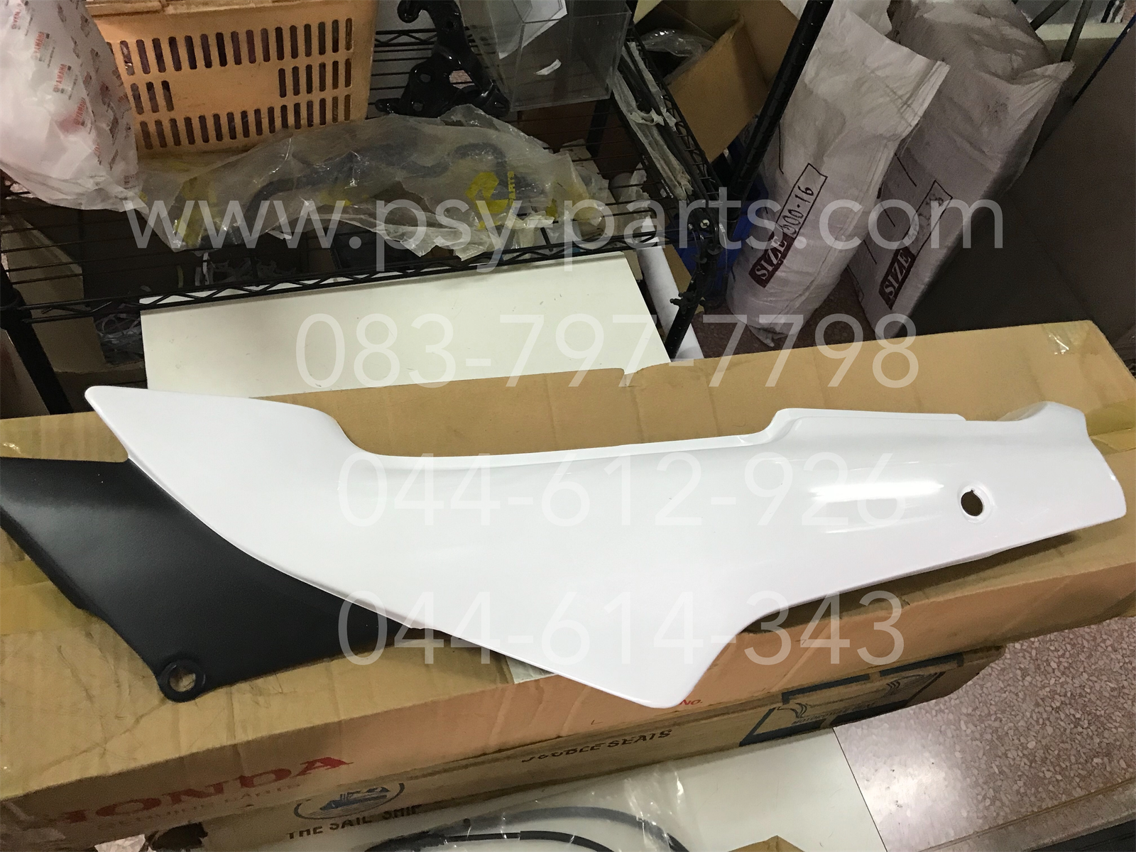 ฝาครอบข้างซ้าย BEAT-R แท้ๆ สีขาว 87420-KBA-920ZC