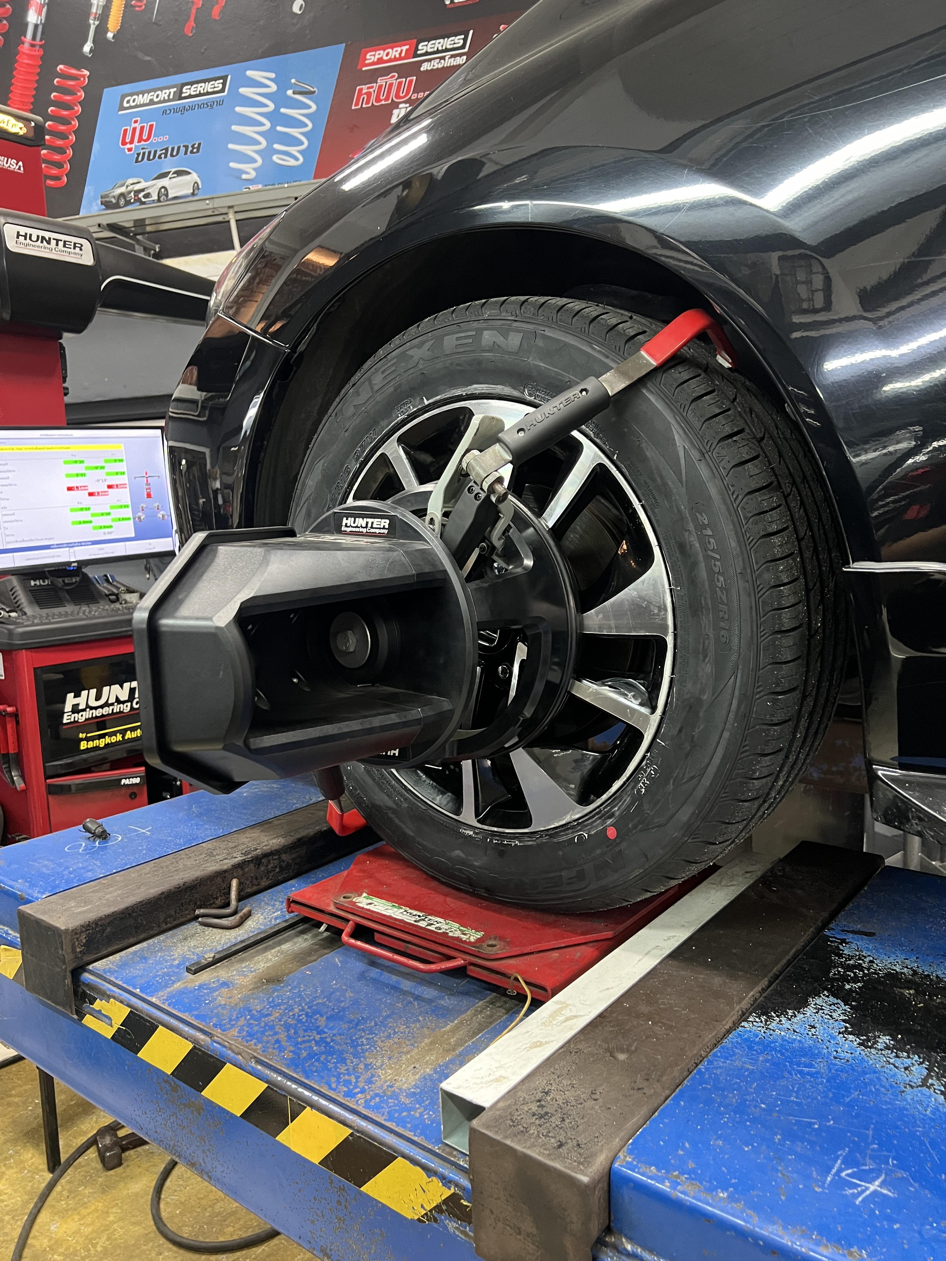 HONDA Civic FB เปลี่ยนยางรถยนต์ ใช้งานประจำวัน [+] NEXEN SU4 215/55R16 *ประกันยาง 1 ปี หรือ 25,000 กม. จากการใช้งาน *นัดหมายก่อนเข้ารับบริการ เพื่อความรวดเร็วครับ 𝙊𝙪𝙧 𝙎𝙚𝙧𝙫𝙞𝙘𝙚 บริการทางร้านเรารับทำอะไรบ้าง 🔧 มียางรถยนต์ทุกยี่ห้อให้เลือกซื้อ 🔧 โช้คอัพ สปริง 🔧 เช็คช่วงล่าง แก้ปัญหาให้ตรงจุด 🔧 ติดตั้งยางแบบไร้รอย 100% 🔧 บริการสลับยาง ตามอายุ 🔧 บริการล้างลิ้นปีกผีเสื้อ 🔧 บริการเช็คระยะรถยนต์ 🔧 เปลี่ยนถ่ายของเหลวทั้งระบบ 🔧 ตั้งศูนย์ด้วยเครื่อง HUNTER นำเข้าจาก USA สอบถามข้อมูลเพิ่มเติม หรือนัดหมายเข้ารับบริการ ☎️ : 08-6569-1915 ☎️ : 08-6544-5963 Line id : @88rw Tiktok : https://www.tiktok.com/@88rwycrr Youtube : https://youtube.com/@88rw Facebook : https://www.facebook.com/88rwtire Location : https://goo.gl/maps/HrNUAZXPN94KvxZ98? #รถยนต์มีปัญหาไม่รู้ต้องแก้ตรงไหน ทางเรายินดี ตรวจหาปัญหาและหาวิธีแก้ บอกลูกค้าก่อนลงมือทำเสมอราคาเป็นธรรมไม่เอาเปรียบ สบายใจคุณลูกค้า ร้านยางเจริญรุ่งเรือง ยินดีต้อนรับครับ