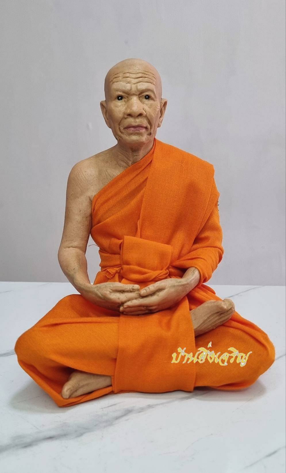 หลวงพ่อสด วัดปากน้ำ หน้าตัก 5 นิ้ว สูง 7 นิ้ว งานไฟเบอร์หุ่นขี้ผึ้งห่มจีวรจริง