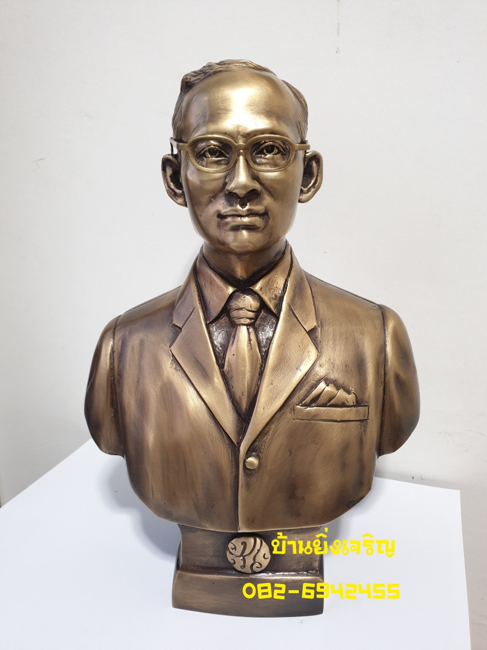 รูปหล่อในหลวง ร.9 ทรงสูท ขัดเงา