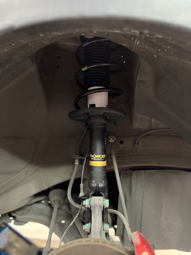 Suzuki Swift 1.2 | โช้คอัพ Monroe OE Spectrum | คืนความนุ่มนวล สบายสไตล์ยุโรป - ยางเจริญรุ่งเรือง นนทบุรี เราขอแนะนำชุดอัปเกรดที่ครบจบในชุดเดียว! ติดตั้งโช้คอัพ Monroe OE Spectrum พร้อมอะไหล่ส่วนควบใหม่ทั้งหมด สิ่งที่จะได้รับหลังจากติดตั้ง: ฟีลลิ่งแบบรถยุโรป: โช้คอัพ Monroe OE Spectrum ให้ความ นุ่มนวล และยืดหยุ่นสูง ขับสบายในทุกสภาพถนน ไร้กังวลเรื่องเสียง: เทคโนโลยี ICV ช่วยลดแรงสั่นสะเทือนและเสียงรบกวนในห้องโดยสาร ทำให้การขับขี่เงียบขึ้น ทนทานกว่าเดิม: ผลิตด้วยวัสดุคุณภาพสูง ทนทานต่อการใช้งาน และยืดอายุการใช้งานของช่วงล่าง ความมั่นคงที่เพิ่มขึ้น: รถทรงตัวได้นิ่งขึ้น ลดอาการโคลงเคลง เข้าโค้งมั่นใจ เหมาะสำหรับใคร? เจ้าของ Suzuki Swift ที่ต้องการความสบายในการขับขี่ประจำวัน ผู้ที่ต้องการอัปเกรดช่วงล่างให้มีความมั่นคง ปลอดภัย และนุ่มนวลยิ่งขึ้น 👉 สำหรับเจ้าของ Swift ที่อยากได้ฟีลลิ่งขับขี่ที่สบายขึ้น แต่มั่นใจกว่าเดิม Monroe OE Spectrum คือคำตอบ! 📌 สอบถามข้อมูลเพิ่มเติม หรือนัดหมายเข้ารับบริการ ☎️ : 08-6569-1915 ☎️ : 08-6544-5963 💬 Line id : @88rw 📍 Location : https://goo.gl/maps/HrNUAZXPN94KvxZ98 🌐 Facebook : https://www.facebook.com/88rwtire #Suzuki #Swift #Swift12 #Monroe #OESpectrum #โช้คอัพ #ช่วงล่าง #ยางเจริญรุ่งเรือง #นนทบุรี #งามวงศ์วาน #ตั้งศูนย์ #อะไหล่ช่วงล่าง