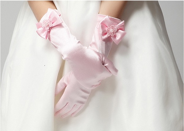 ถุงมือเด็กออกงานสีชมพู หรือใช้ในการแสดง แบบกึ่งยาว ติดโบว์และมุกน่ารัก ยืดได้ สำหรับเด็กอายุ 4-12ขวบ ก่อนยืดยาว 11 นิ้ว กว้าง3 นิ้ว