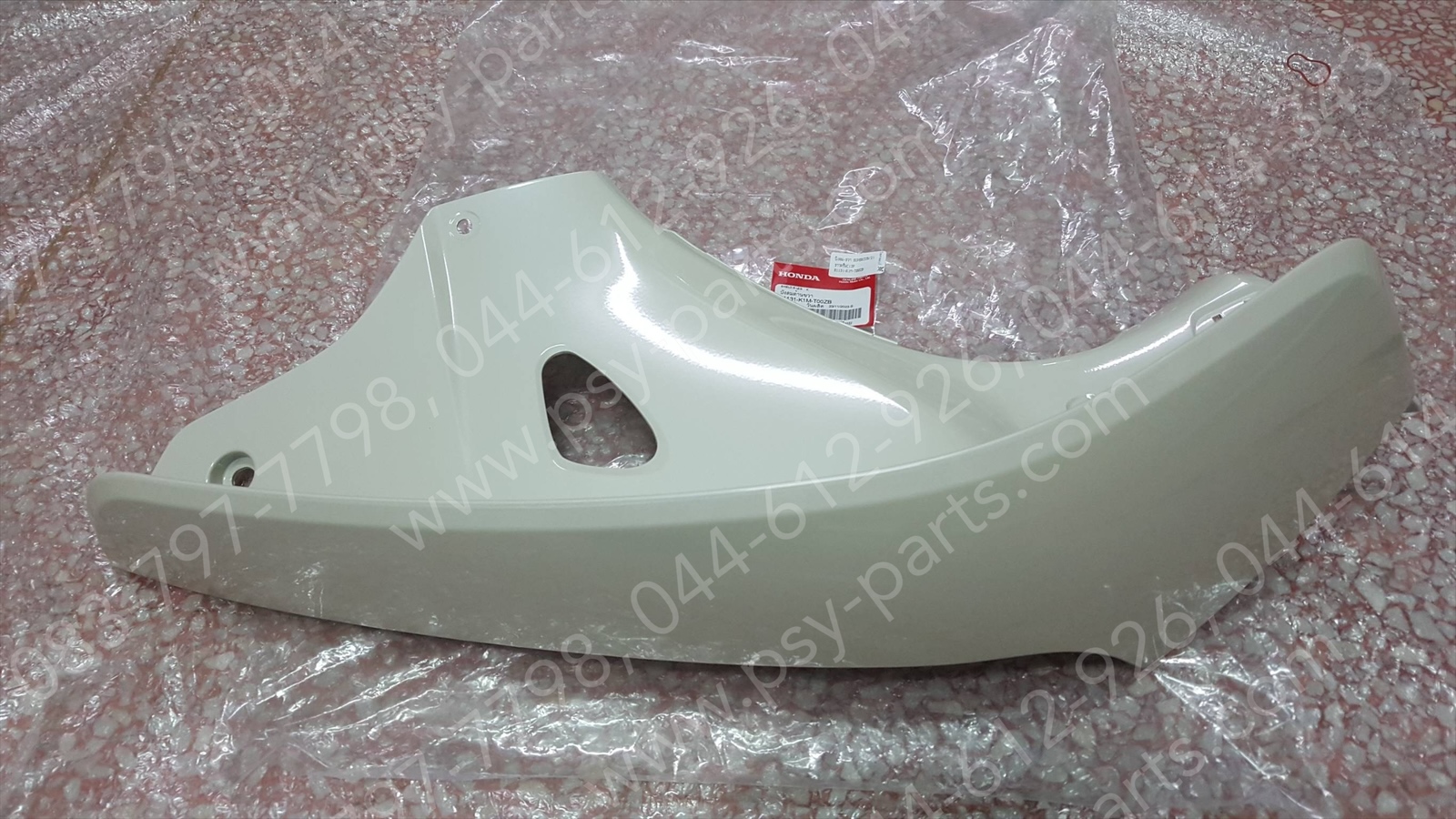 บังลม-ขวา SUPER CUB/21 แท้ๆ สีขาวครีม (C13P) 81131-K1M-T00ZB Honda