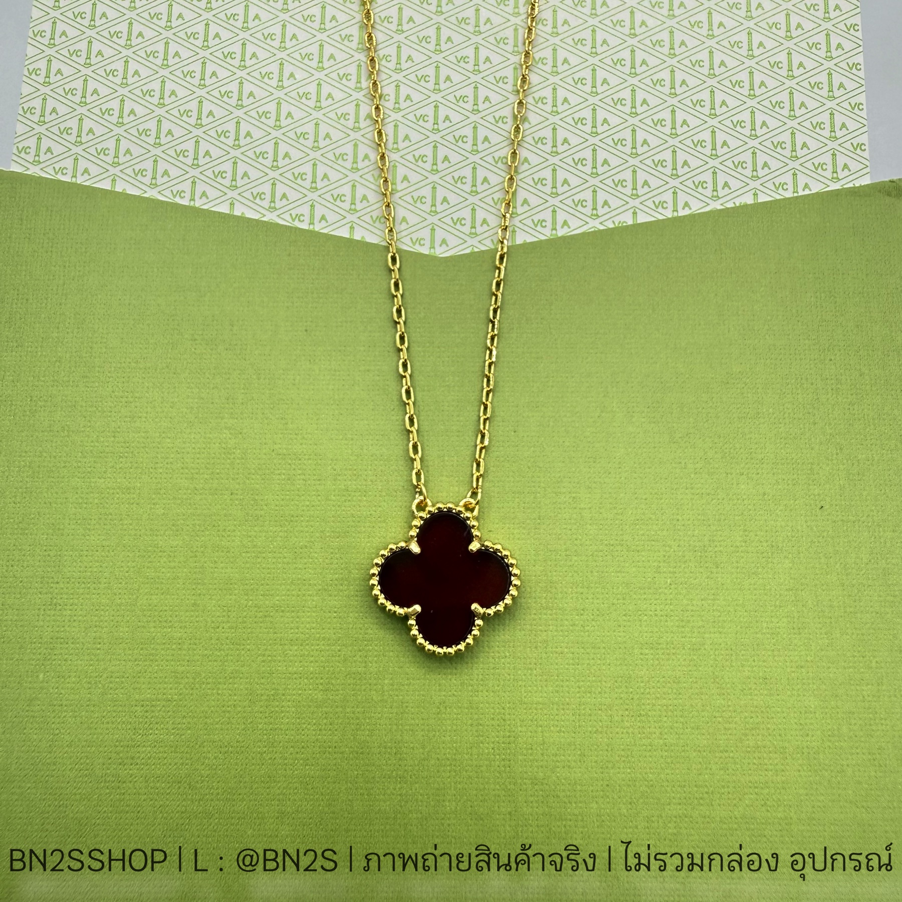 สีแดง | VC & A Vintage Alhambra Pendant สร้อยคอผู้หญิงจี้ใบโคลเวอร์ งานปั๊ม ทุกจุด