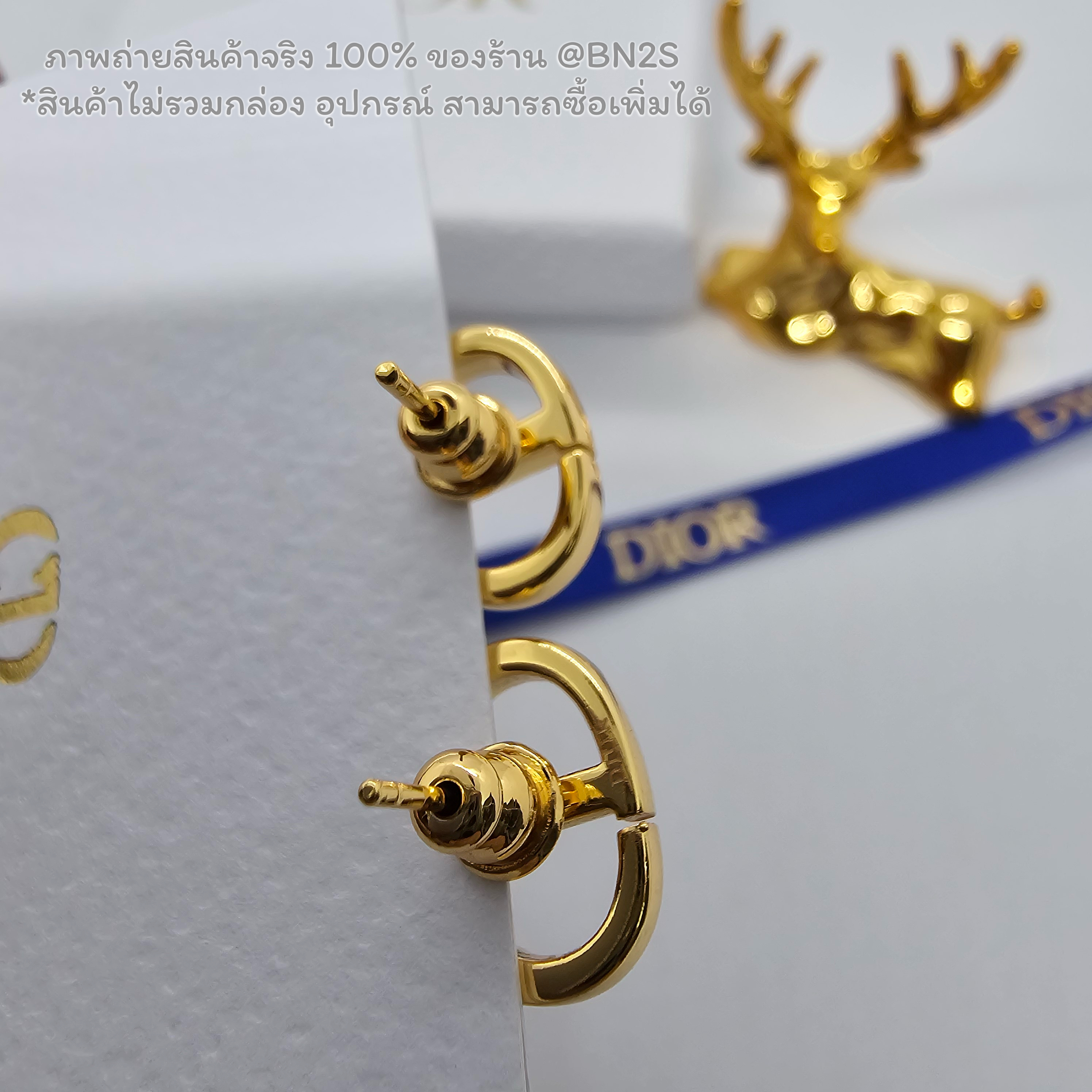 [ออริ] Dior Navy Stud Earrings มาใหม่ต่างหูสตั๊ด อะไหล่ทองปัดเงา ตัวงานปั๊มโลโก้ งานสวยใส่ได้นาน พร้อมส่งในไทย มีถุงกระดาษ ซองซิปล็อคให้