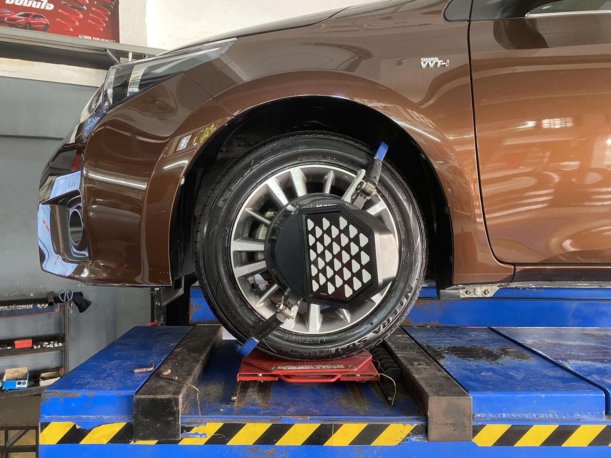 TOYOTA ALTIS เปลี่ยนยางรถยนต์ เน้นใช้งานประจำวัน ต้องการใช้งานยาง นุ่มเงียบ พรีเมี่ยม ประกันดี [+] NEXEN SU4 205/55R16 **เฉพาะ NEXEN ประกันยาง 1 ปี หรือ 25,000 กม. บาด บวม เบียด แตก ระเบิด เปลี่ยนเส้นใหม่ ครับ *เพื่อความสะดวกในการรับบริการ นัดหมายเวลาก่อนเข้ารับบริการทุกครั้งครับ 𝙊𝙪𝙧 𝙎𝙚𝙧𝙫𝙞𝙘𝙚 บริการทางร้านเรารับทำอะไรบ้าง 🔧 มียางรถยนต์ทุกยี่ห้อให้เลือกซื้อ 🔧 โช้คอัพ สปริง 🔧 เช็คช่วงล่าง แก้ปัญหาให้ตรงจุด 🔧 ติดตั้งยางแบบไร้รอย 100% 🔧 บริการสลับยาง ตามอายุ 🔧 บริการล้างลิ้นปีกผีเสื้อ 🔧 บริการเช็คระยะรถยนต์ 🔧 เปลี่ยนถ่ายของเหลวทั้งระบบ 🔧 ตั้งศูนย์ด้วยเครื่อง HUNTER นำเข้าจาก USA สอบถามข้อมูลเพิ่มเติม หรือนัดหมายเข้ารับบริการ ☎️ : 08-6569-1915 ☎️ : 08-6544-5963 Line id : @88rw Tiktok : https://www.tiktok.com/@88rwycrr Youtube : https://youtube.com/@88rw Facebook : https://www.facebook.com/88rwtire Location : https://goo.gl/maps/HrNUAZXPN94KvxZ98?coh=178573&entry=tt #รถยนต์มีปัญหาไม่รู้ต้องแก้ตรงไหน ทางเรายินดี ตรวจหาปัญหาและหาวิธีแก้ บอกลูกค้าก่อนลงมือทำเสมอราคาเป็นธรรมไม่เอาเปรียบ สบายใจคุณลูกค้า ร้านยางเจริญรุ่งเรือง ยินดีต้อนรับครับ
