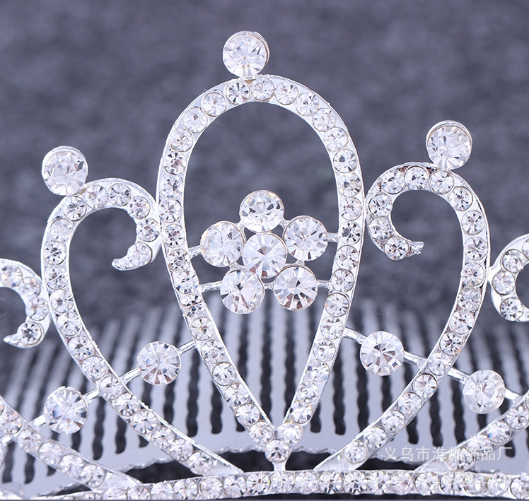 มงกุฏ ประดับเพชรแวววาวสวยงาม ขนาดกว้าง12สูง 6ซม. แบบหวีปักง่าย #พร้อมส่ง