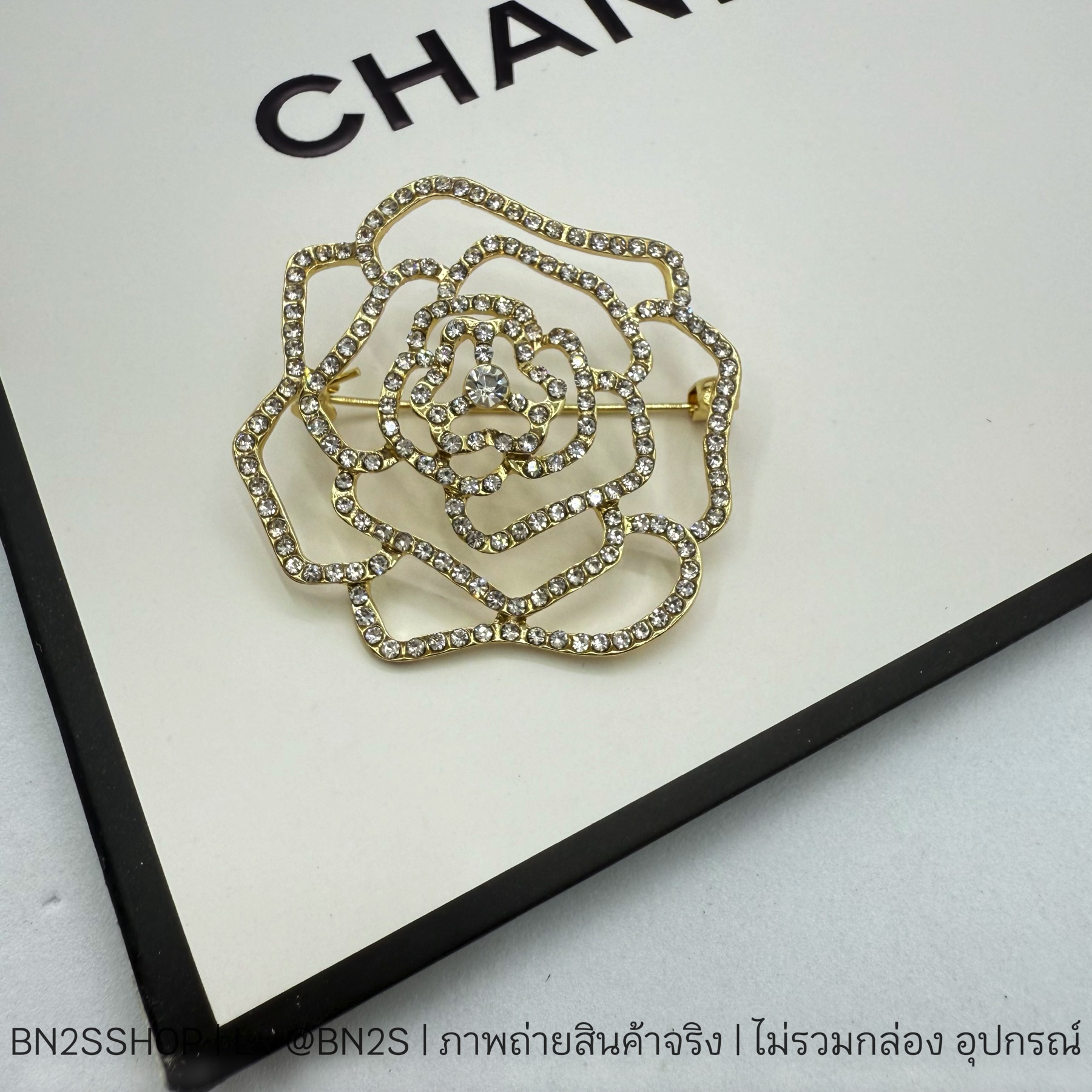 สีเงิน | เข็มกลัดลายดอกคามิเลีย ฝังเพชร ชาแนล งานสวย ราคาเบาๆ