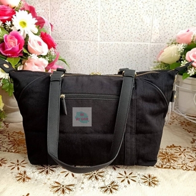 Kipling กระเป๋าสะพาย รุ่น ART HELEN LEE