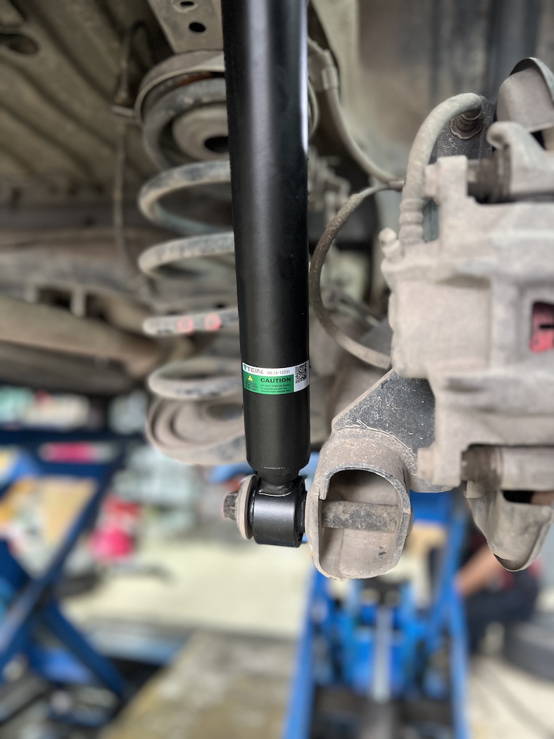 TOYOTA VIOS เข้ารับบริการเปลี่ยนโช้คอัพ ใช้งานประจำวัน เน้นนุ่มนวล [+] TEIN ENDURA PRO BASIC สอบถามข้อมูลเพิ่มเติม หรือนัดหมายเข้ารับบริการ ☎️ : 08-6569-1915 ☎️ : 08-6544-5963 Line id : @88rw Facebook : https://www.facebook.com/88rwtire Location : https://goo.gl/maps/HrNUAZXPN94KvxZ98 #TeinEnduraproBasic #toyotavios #ยางรถยนต์ #ช่วงล่างรถยนต์ #โช้คอัพรถยนต์