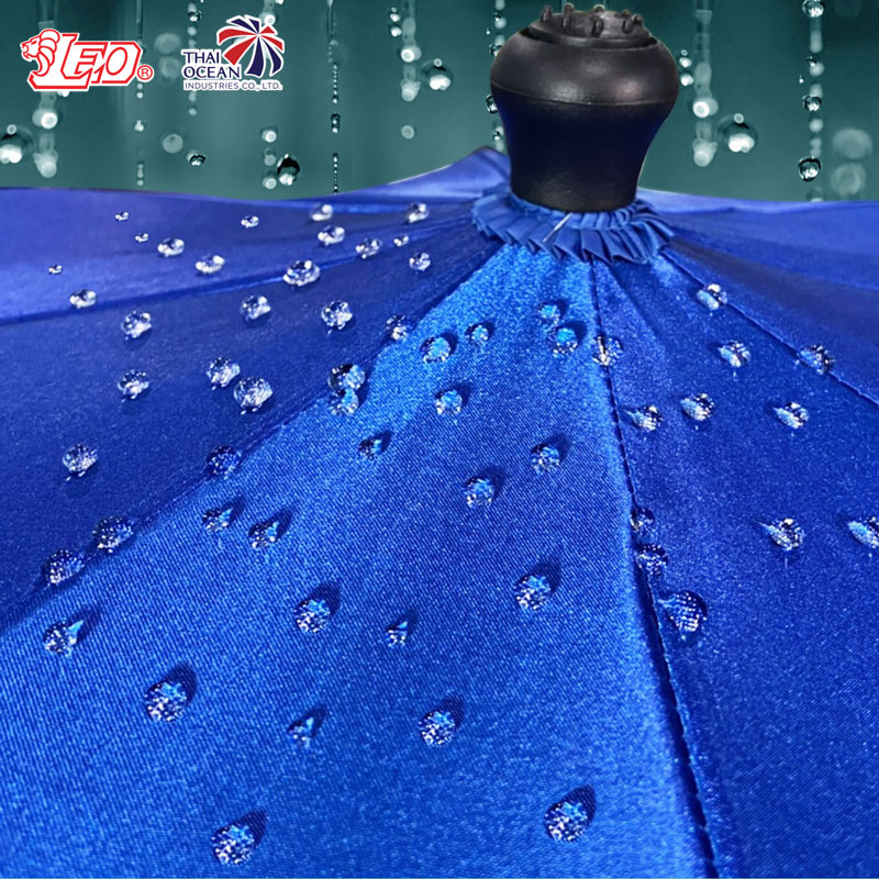 Leo ร่มยาวสปริง ปุ่มกดออโต้เปิด ผ้าซาติน ขนาด 28 นิ้ว ด้ามงอใหญ่ จับถนัดมือ