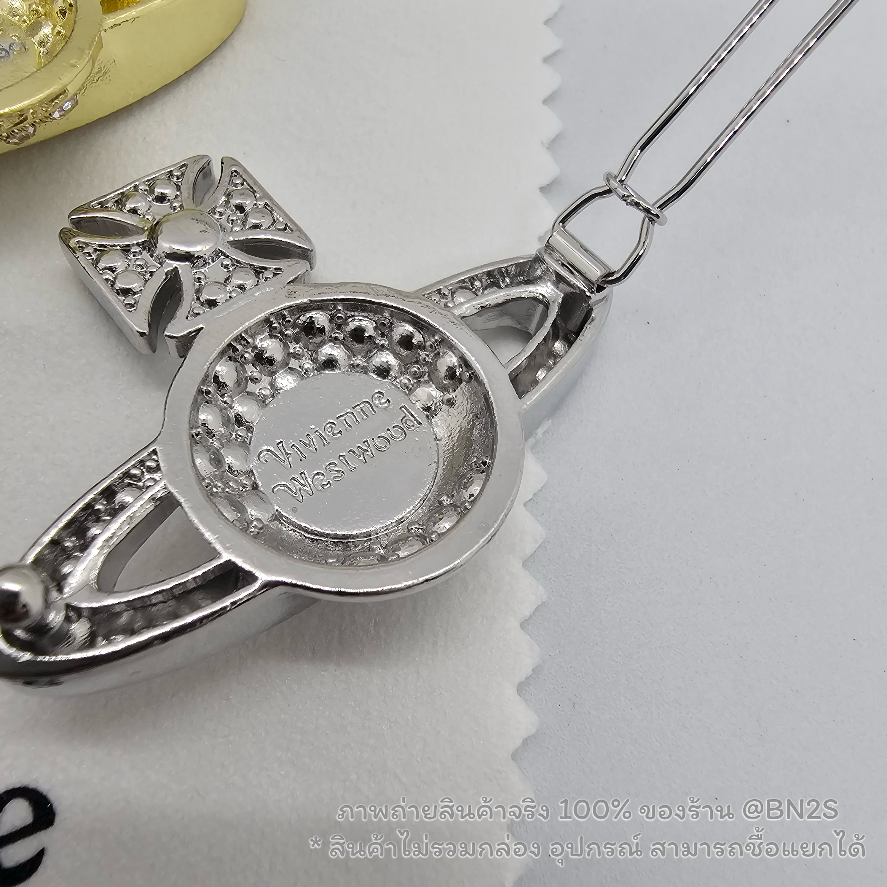 สีเงิน | Vivienne Westwood Corinne crystal-embellished Hair Clip กิ๊บติดผม จี้ดาวเสาร์ วิเวียนเวสวู๊ด อะไหล่เงิน - ทองปั๊มหลัง ภาพงานจริงพร้อมส่ง ราคา 189฿ ไม่รวมกล่อง