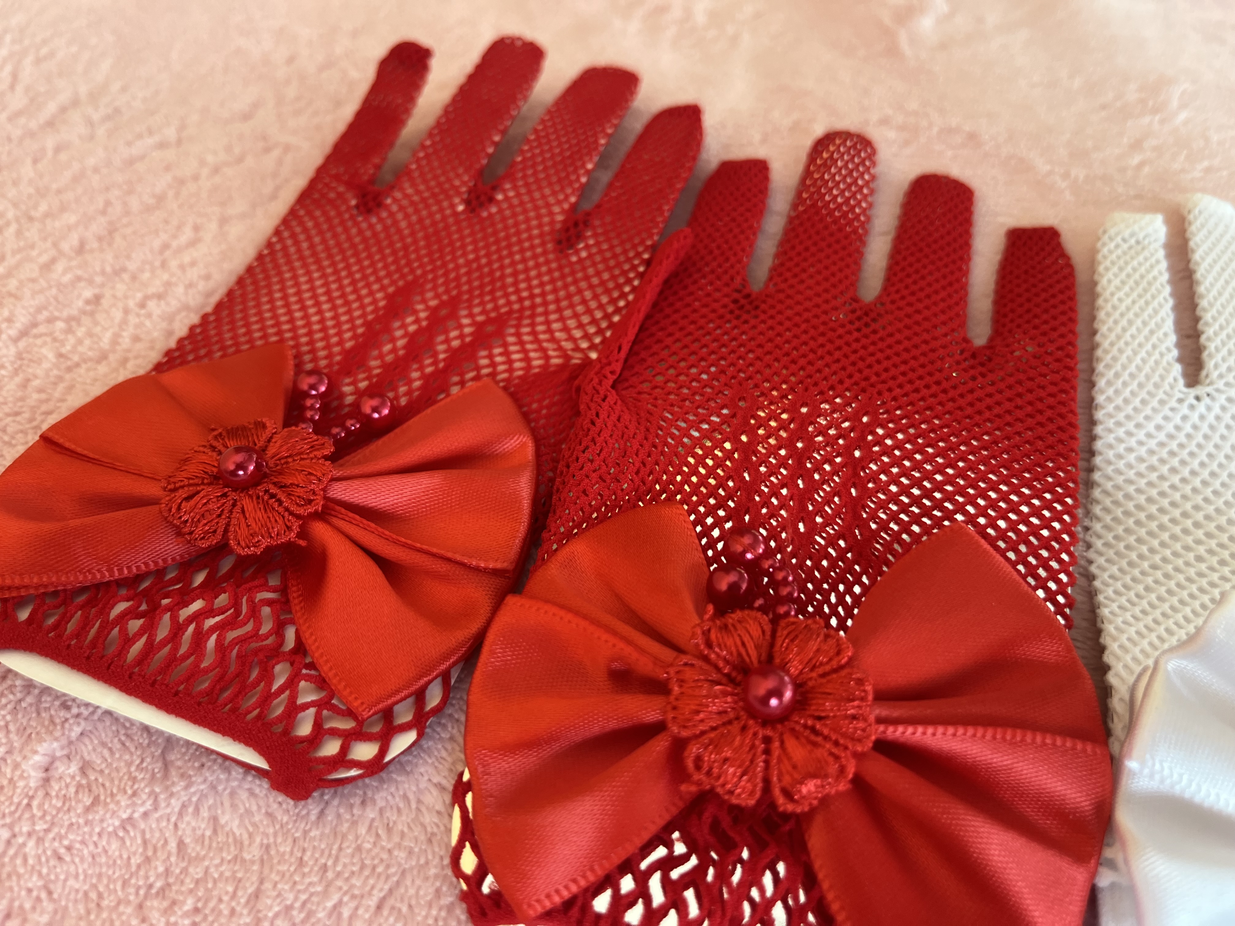 ถุงมือเด็กออกงานสีขาวตาข่ายยืด 4-15 ขวบ แบบฟรีไซส์ แต่งโบว์สวย