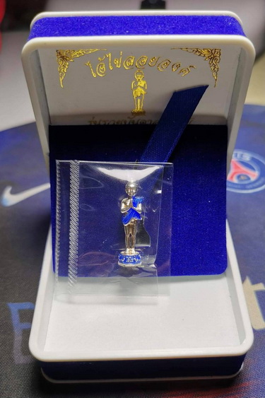 รูปหล่อไอ้ไข่ รุ่นรวยบันดาลทรัพย์ ศาลไอ้ไข่ วัดศรีมาประสิทธิ์ นครศรีธรรมราช ป๋อง สุพรรณ การันตี จัดสร้างครั้งแรก ครั้งเดียวครับ เนื้อเงิน ลงยาสีน้ำเงิน หมายเลข ๗๙