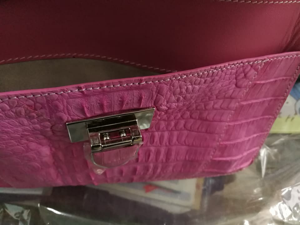 กระเป๋าสะพายหนังจระเข้แท้ สีชมพู รหัส CRW1217H-02-PI1