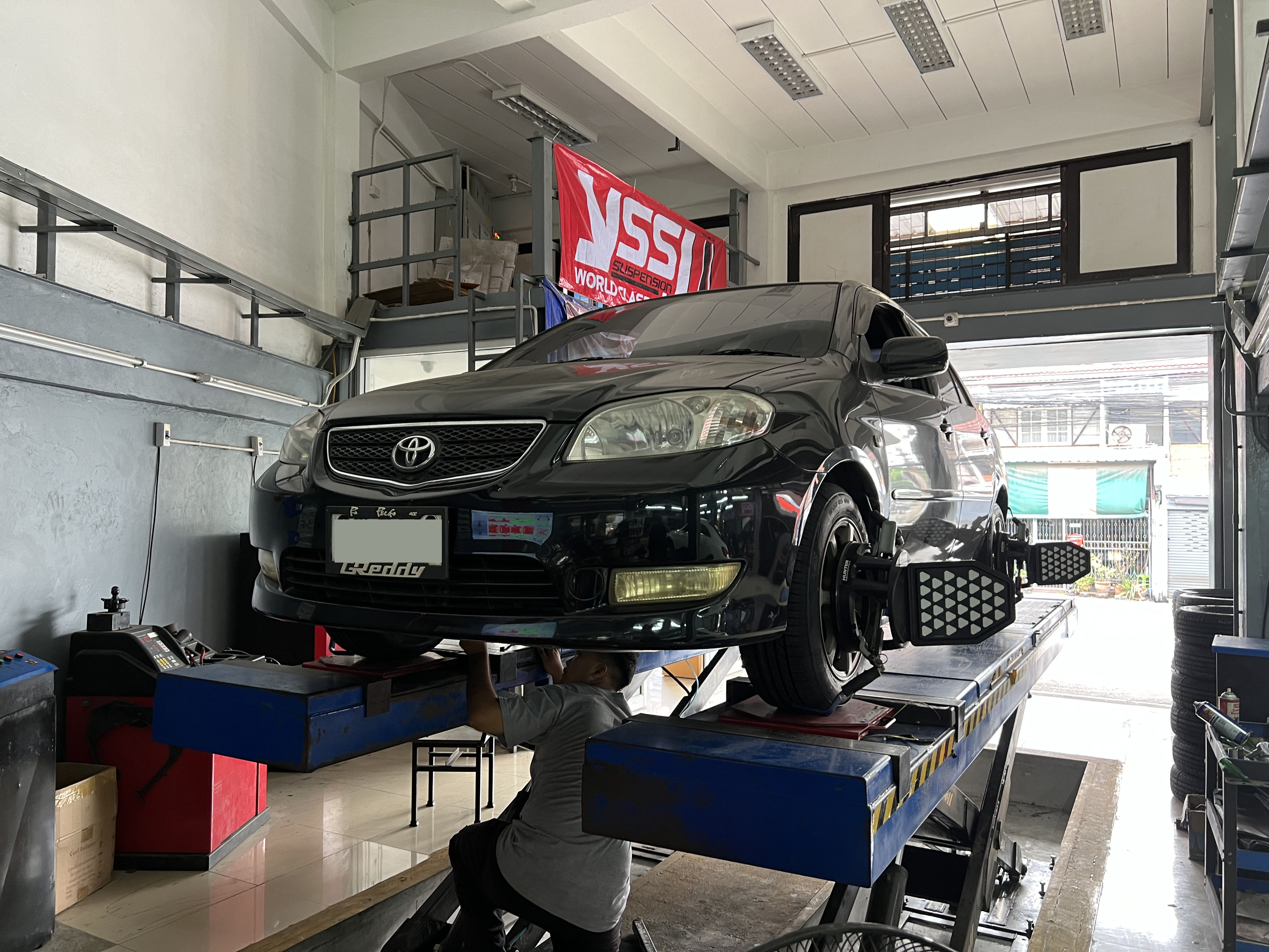Toyota vios ต้องการยางรถยนต์ราคาไม่สูงมาก เน้นใช้งานทั่วไป ไม่ได้ขับรถเร็ว [+] OTANI EK1000 [+] ขนาด 185/50R15 โปรโมชั่นราคาพิเศษ ติดต่อสอบถามเพิ่มเติม โทร : 08-6569-1915 บุ๊ก และทีมงาน ยินดีต้อนรับครับ 𝙊𝙪𝙧 𝙎𝙚𝙧𝙫𝙞𝙘𝙚 บริการทางร้าน เรารับทำอะไรบ้าง 🔧 ติดตั้งยางแบบไร้รอย 100% 🔧 บริการสลับยาง ตามอายุ 🔧 มียางรถยนต์ทุกยี่ห้อให้เลือกซื้อ 🔧 เช็คช่วงล่าง แก้ปัญหาให้ตรงจุด 🔧 บริการล้างลิ้นปีกผีเสื้อ 🔧 บริการเช็คระยะรถยนต์ 🔧 เปลี่ยนถ่ายของเหลวทั้งระบบ 🔧 ตั้งศูนย์ด้วยเครื่อง HUNTER นำเข้าจาก USA #รถยนต์มีปัญหาไม่รู้ต้องแก้ตรงไหน ทางเรายินดี ตรวจหาปัญหาและหาวิธีแก้ บอกลูกค้าก่อนลงมือทำเสมอราคาเป็นธรรมไม่เอาเปรียบ สบายใจคุณลูกค้า ---------------------------------- ดูแลให้คำปรึกษาทุกปัญหาคาใจ ไม่ทิ้งลูกค้า มีบริการหลังการขาย 【ให้ผู้เชี่ยวชาญของเรา ดูแลรถคุณ】 ร้านยางเจริญรุ่งเรือง ยินดีต้อนรับครับ #ยางรถยนต์ #otani #ek1000