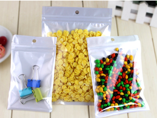 ถุงซิปล็อคหน้าใส หลังขาว ตั้งไม่ได้ เจาะรูแขวน