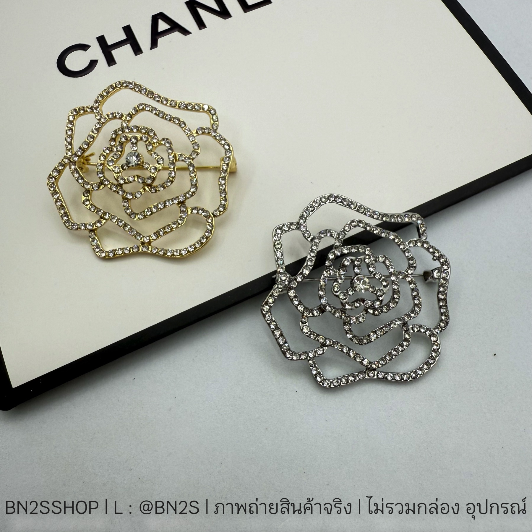 สีเงิน | เข็มกลัดลายดอกคามิเลีย ฝังเพชร ชาแนล งานสวย ราคาเบาๆ