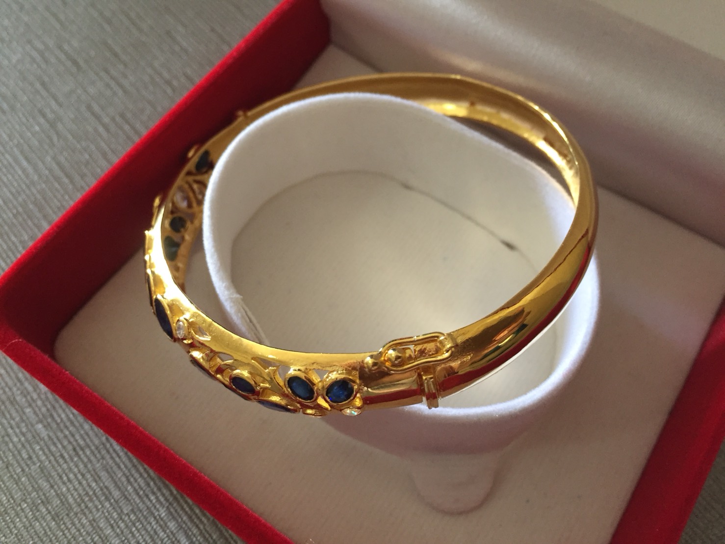 กำไลข้อมือ พลอยไพลินแท้ เสริมดวง